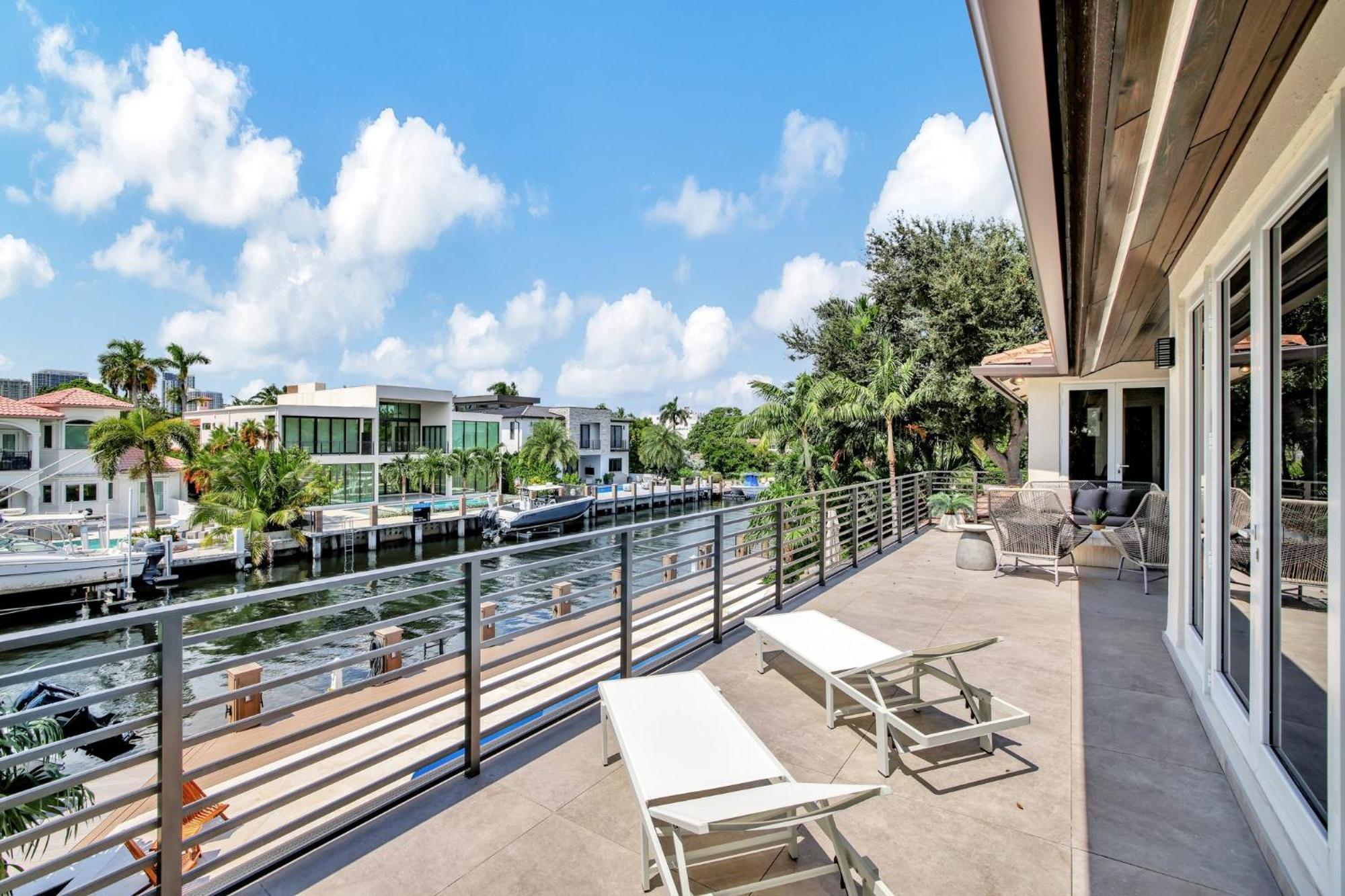 Elegant Waterfront Estate 6br- 6.5ba Holiday home Fort Lauderdale