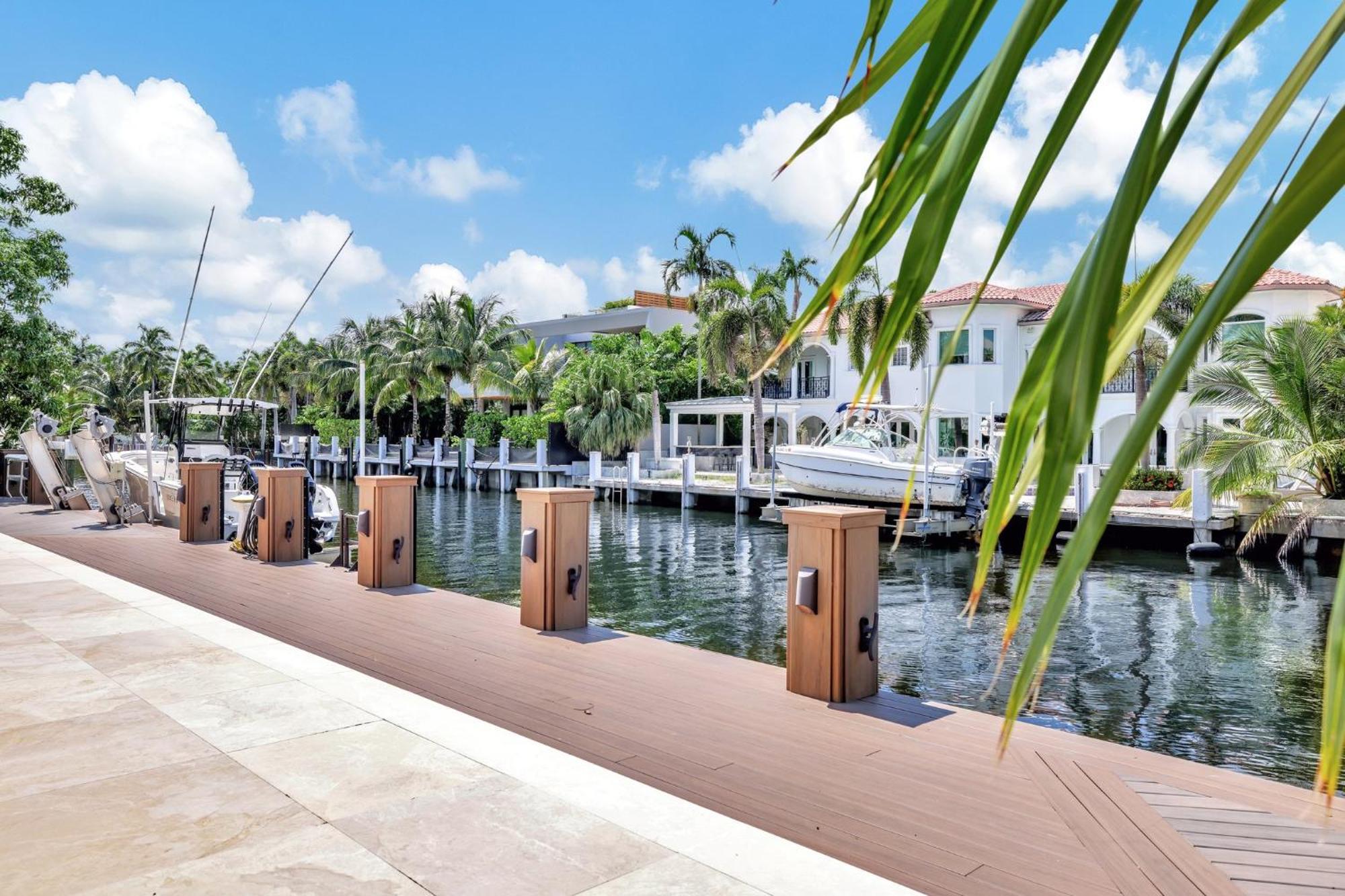 Elegant Waterfront Estate 6br- 6.5ba *
