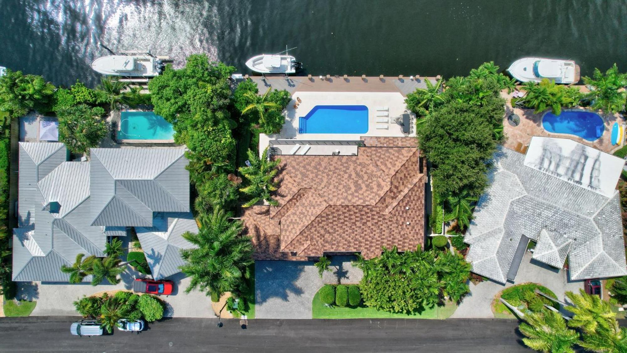 Elegant Waterfront Estate 6br- 6.5ba Holiday home