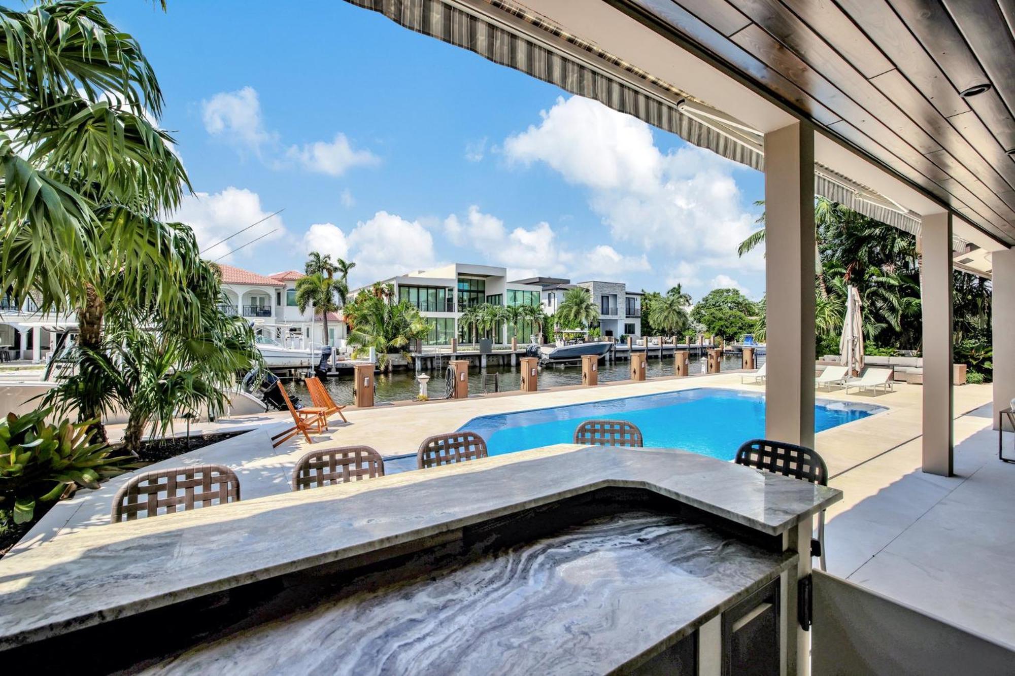 Holiday home Elegant Waterfront Estate 6br- 6.5ba