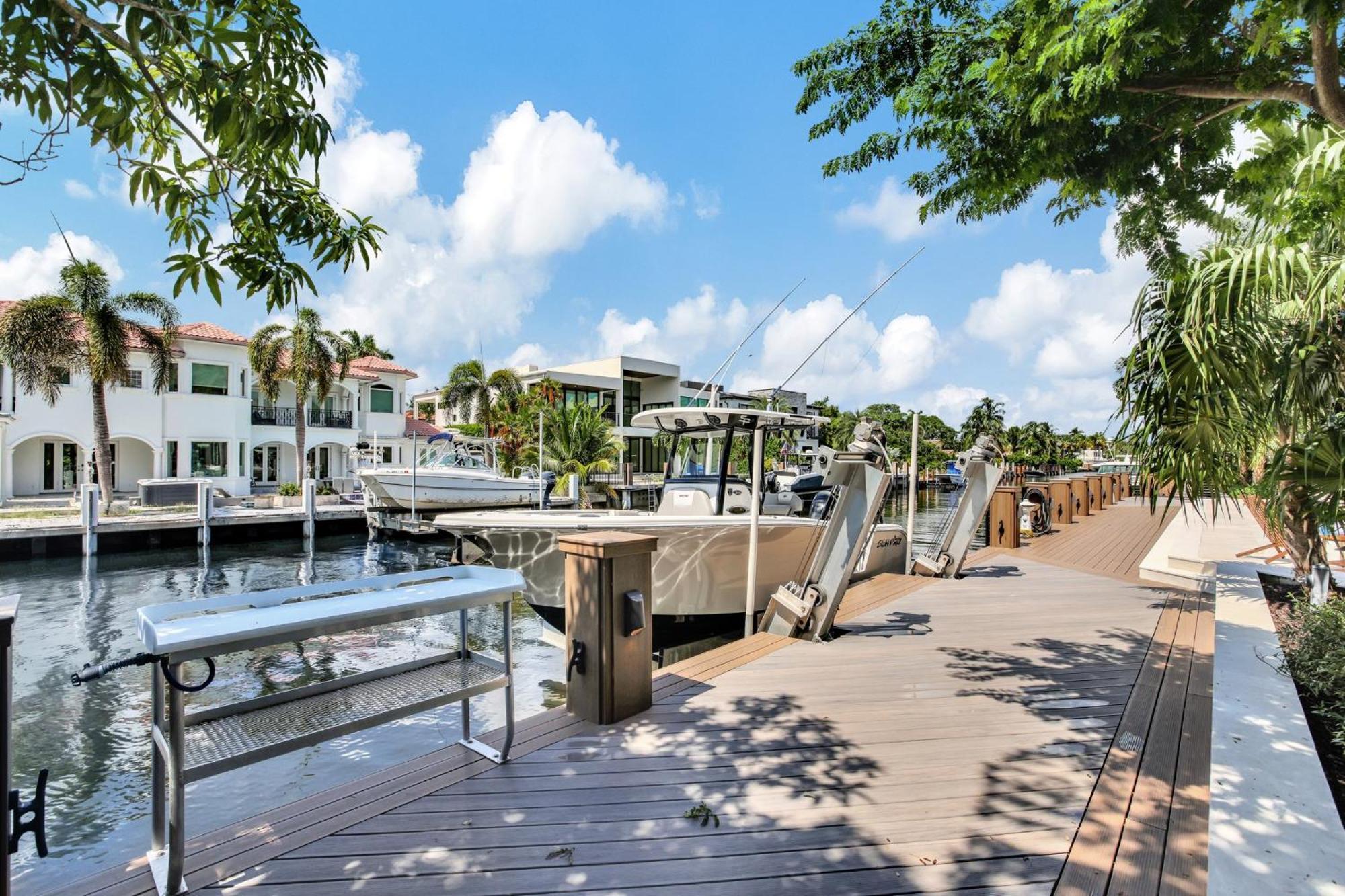 Holiday home Elegant Waterfront Estate 6br- 6.5ba *