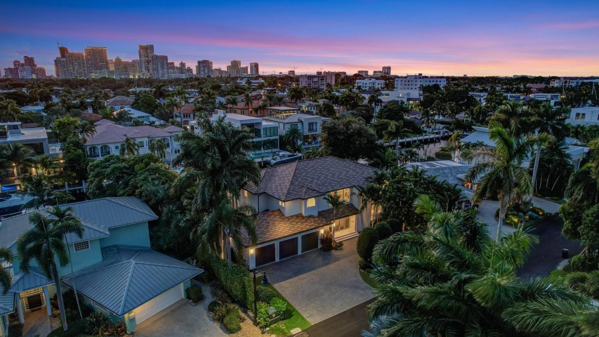 Elegant Waterfront Estate 6br- 6.5ba Holiday home Fort Lauderdale