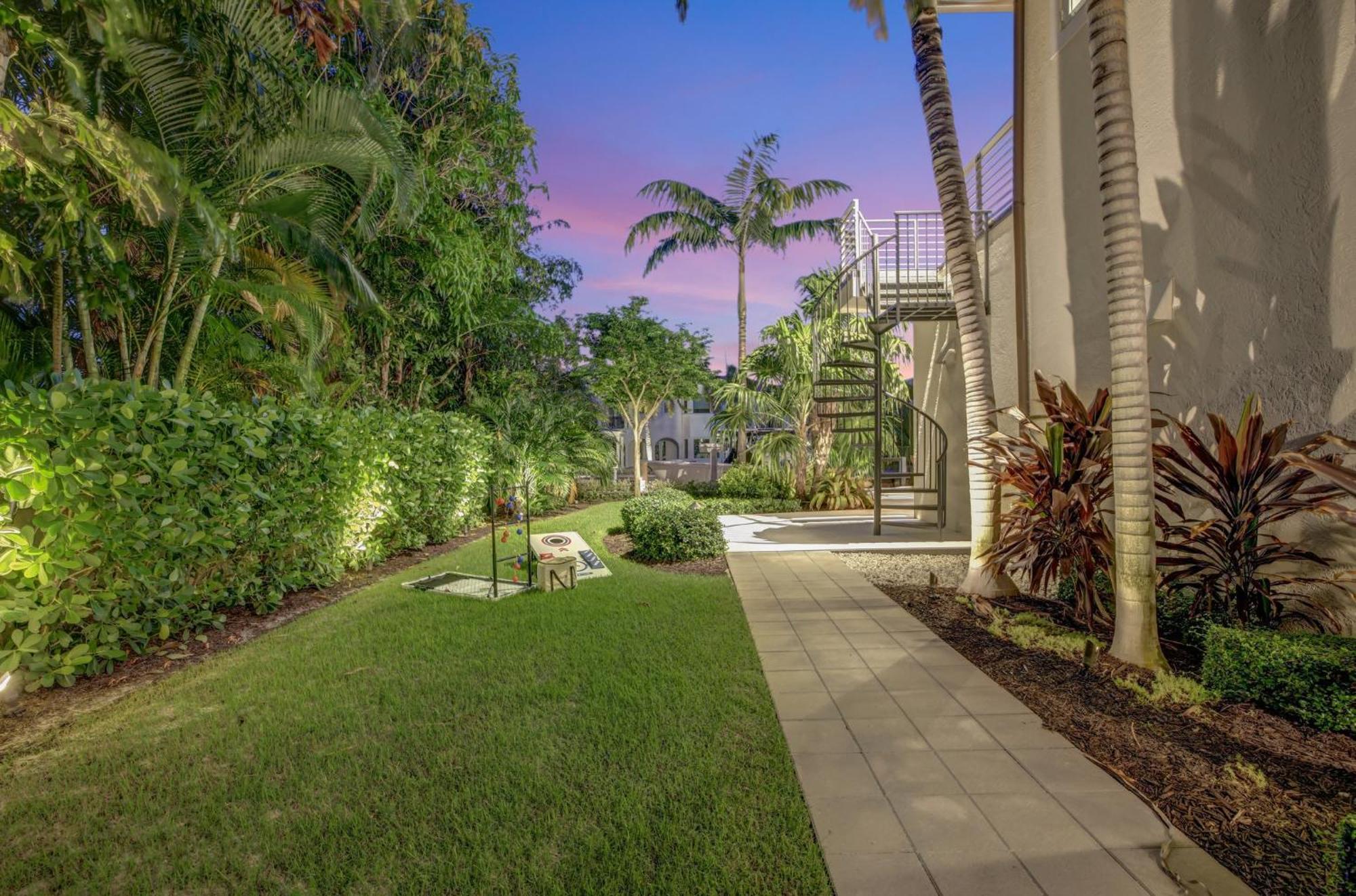 Elegant Waterfront Estate 6br- 6.5ba
