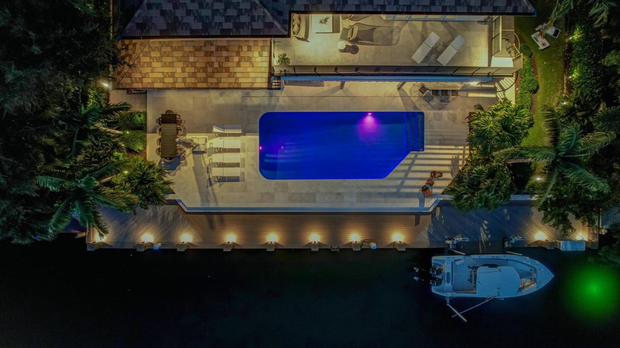 Elegant Waterfront Estate 6br- 6.5ba Holiday home Fort Lauderdale