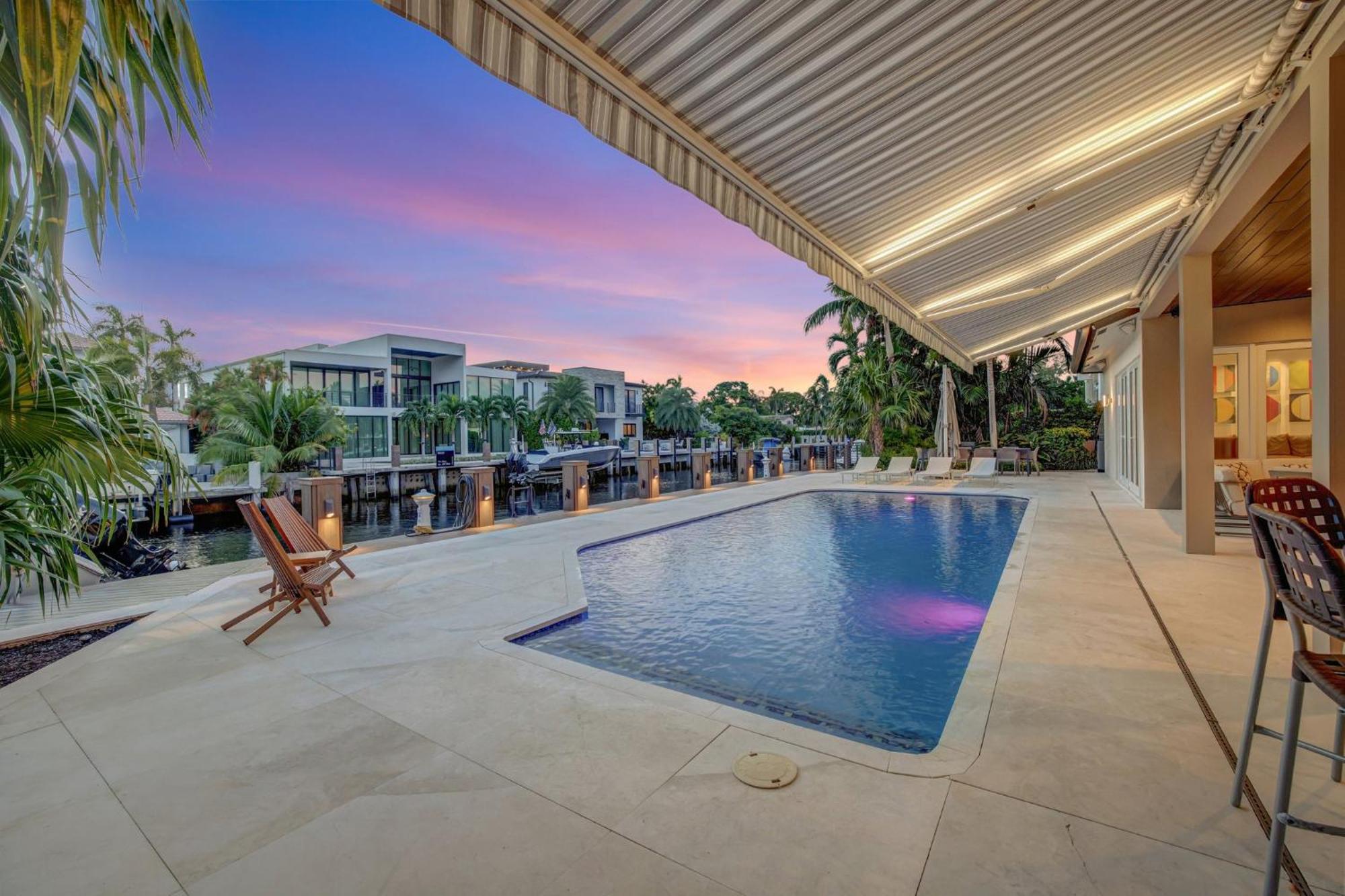 Holiday home Elegant Waterfront Estate 6br- 6.5ba