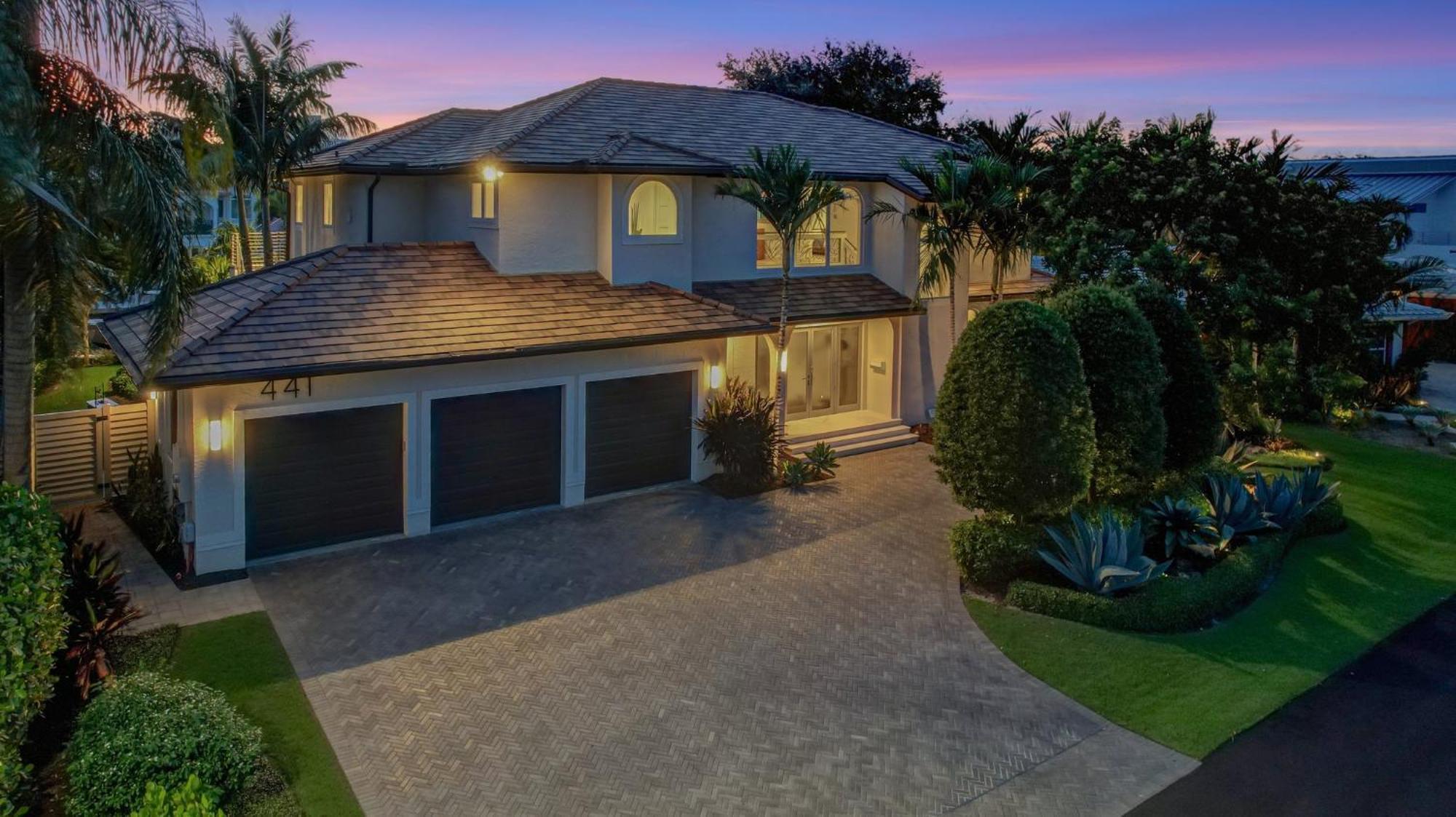 Holiday home Elegant Waterfront Estate 6br- 6.5ba *