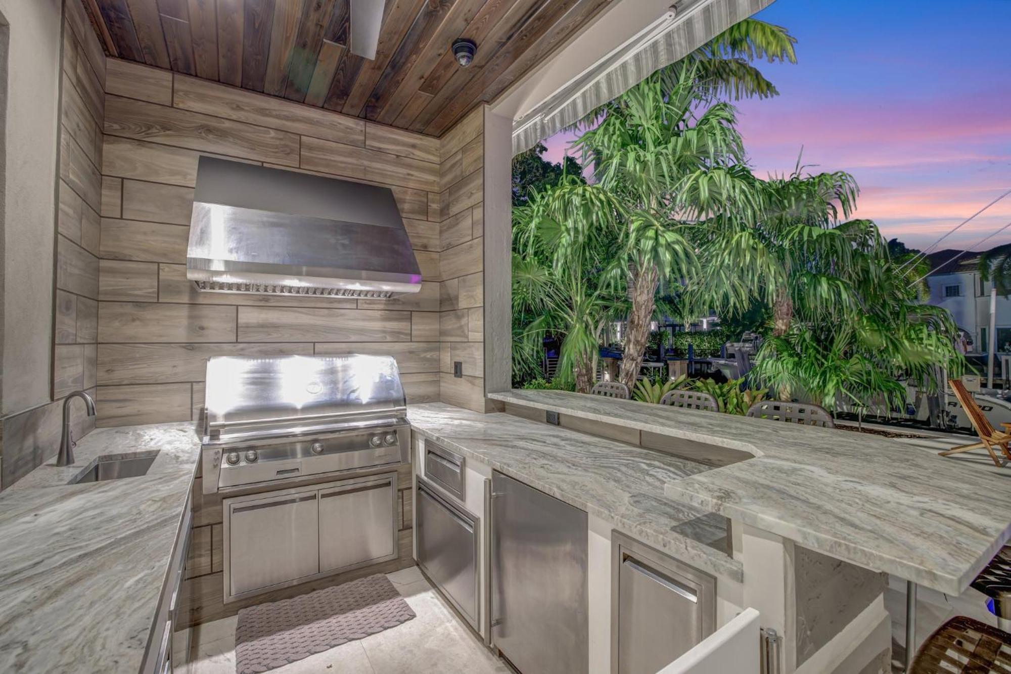 Elegant Waterfront Estate 6br- 6.5ba Holiday home Fort Lauderdale