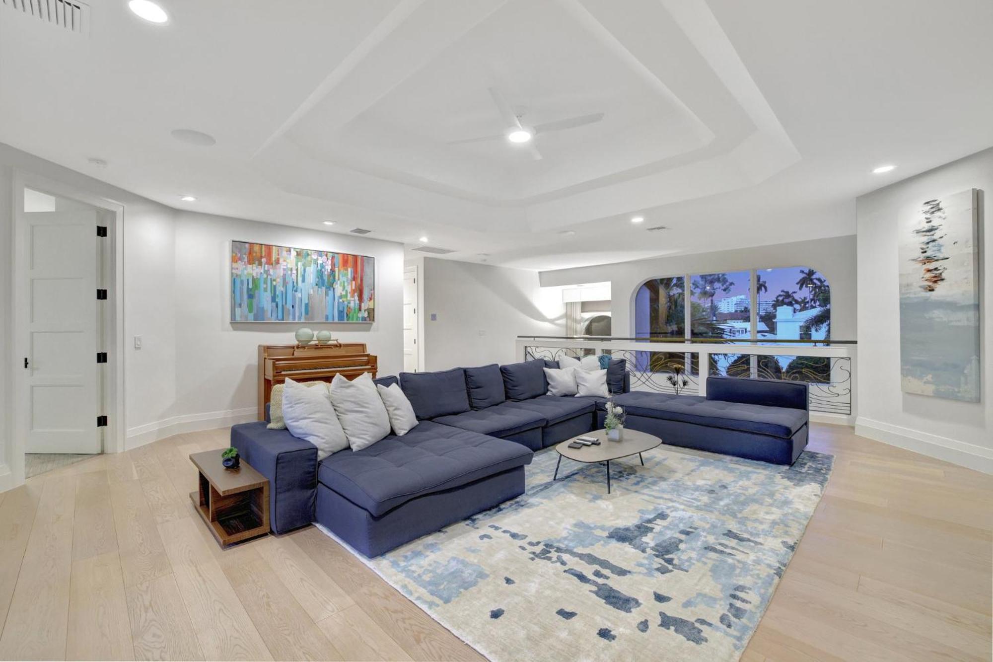 Holiday home Elegant Waterfront Estate 6br- 6.5ba *
