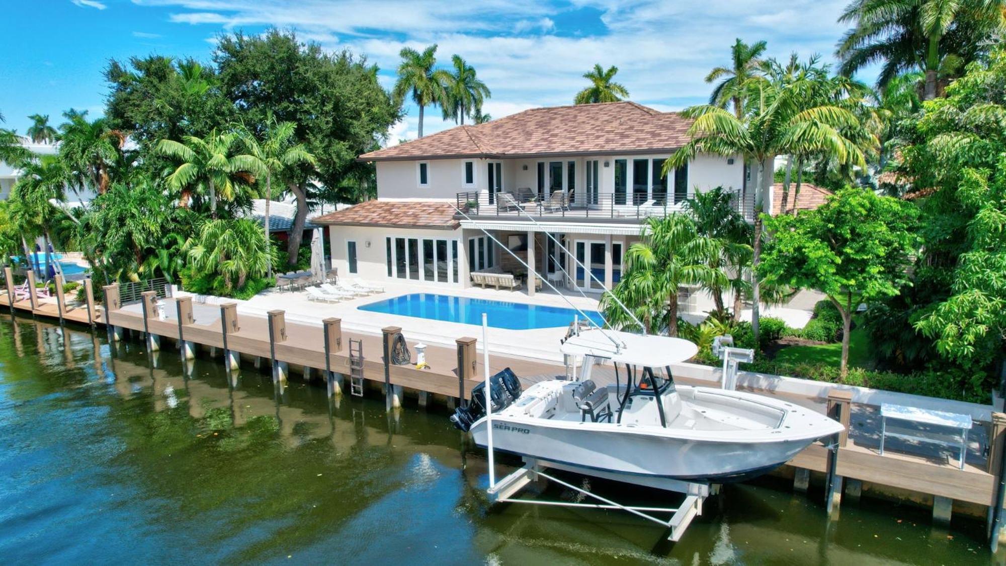 Elegant Waterfront Estate 6br- 6.5ba Holiday home Fort Lauderdale