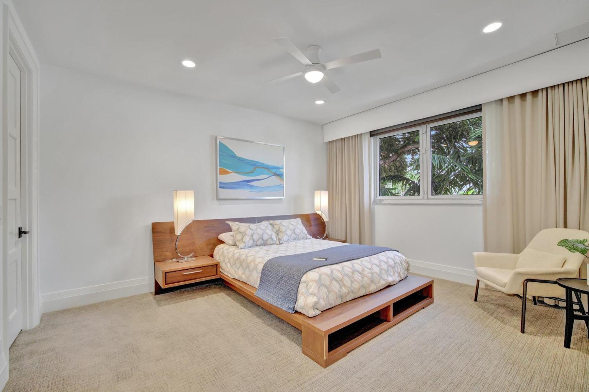 Elegant Waterfront Estate 6br- 6.5ba Holiday home
