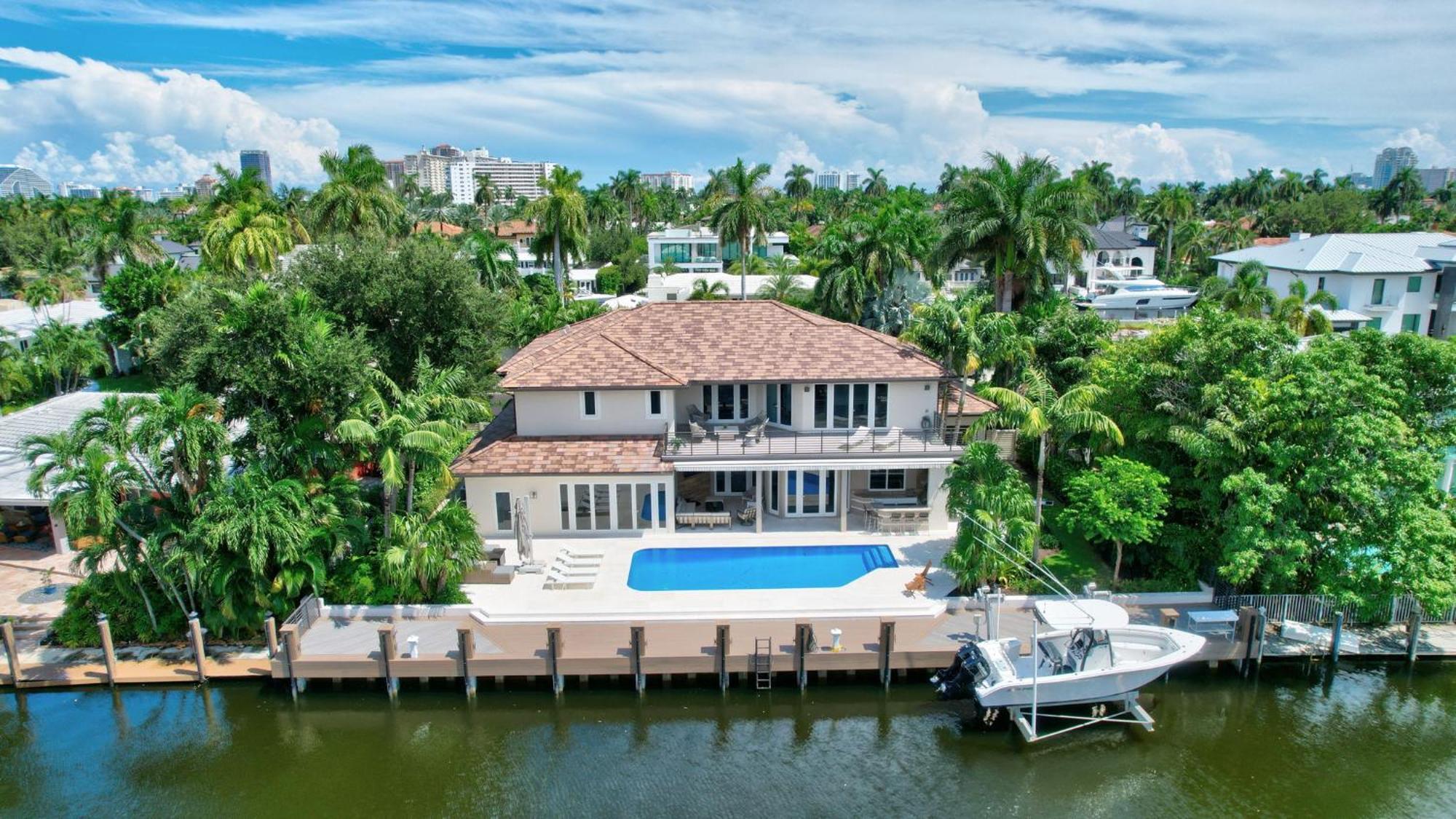 Elegant Waterfront Estate 6br- 6.5ba *