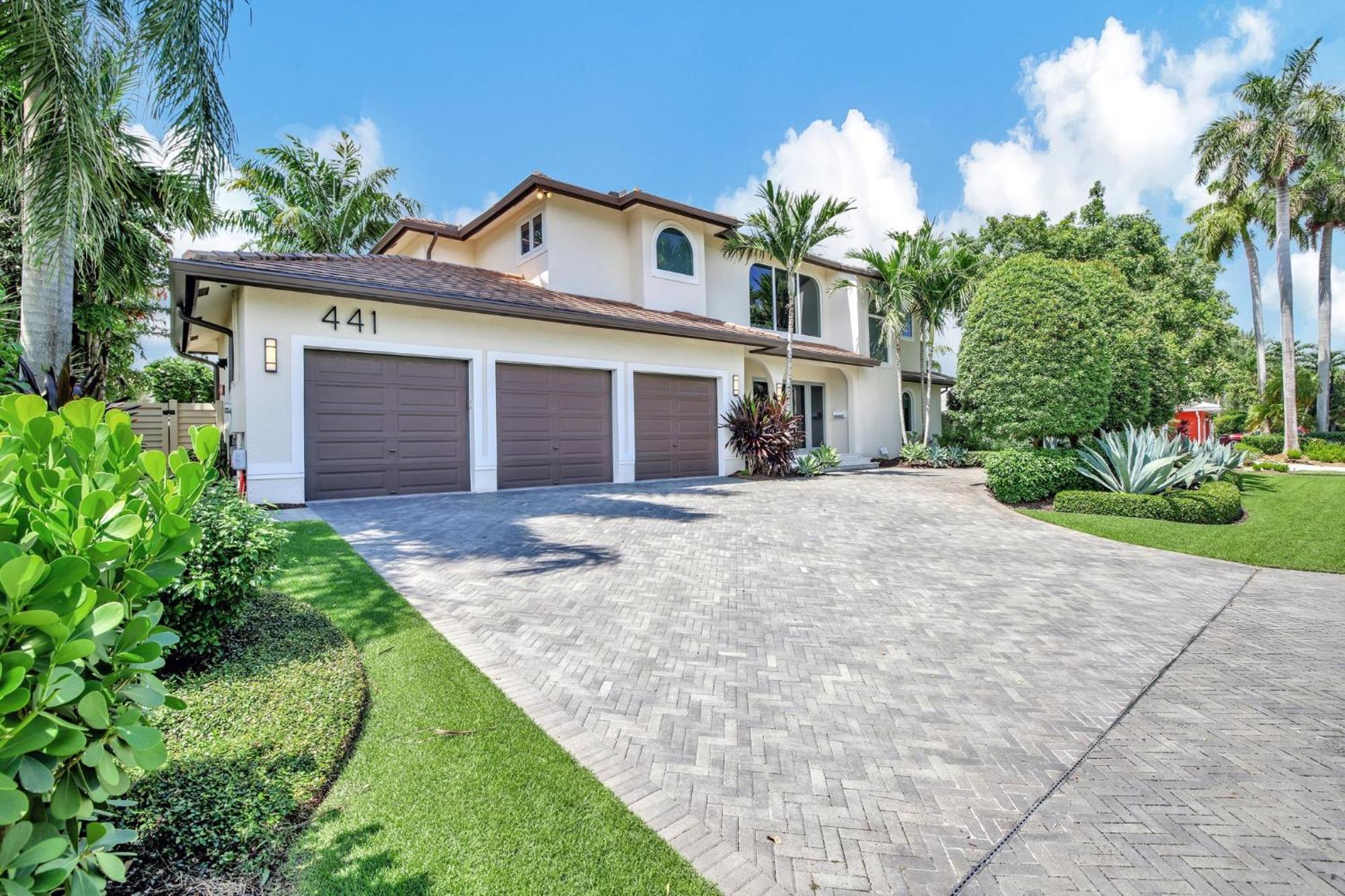 Elegant Waterfront Estate 6br- 6.5ba Holiday home
