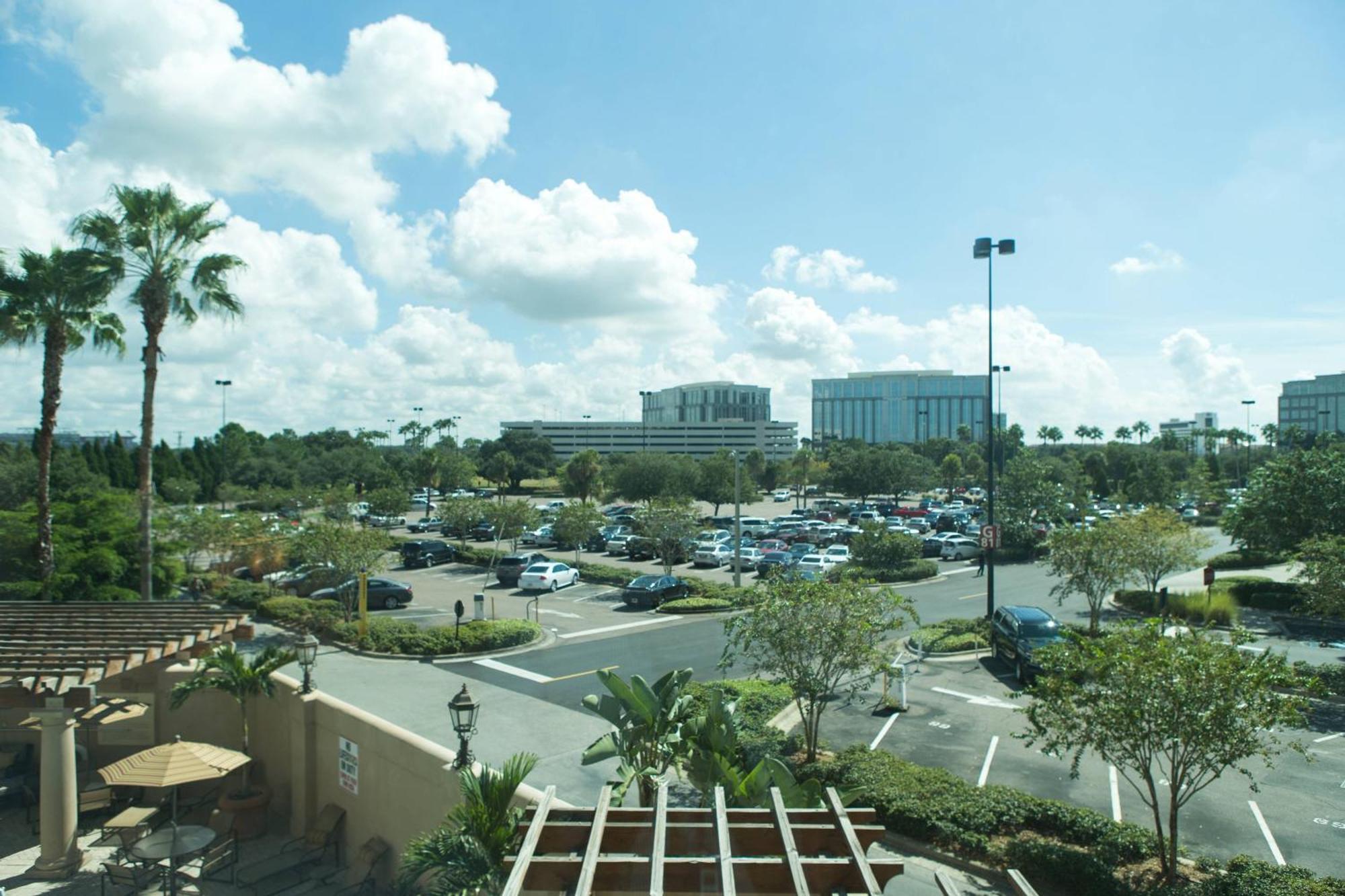 Hotel Renaissance International Plaza