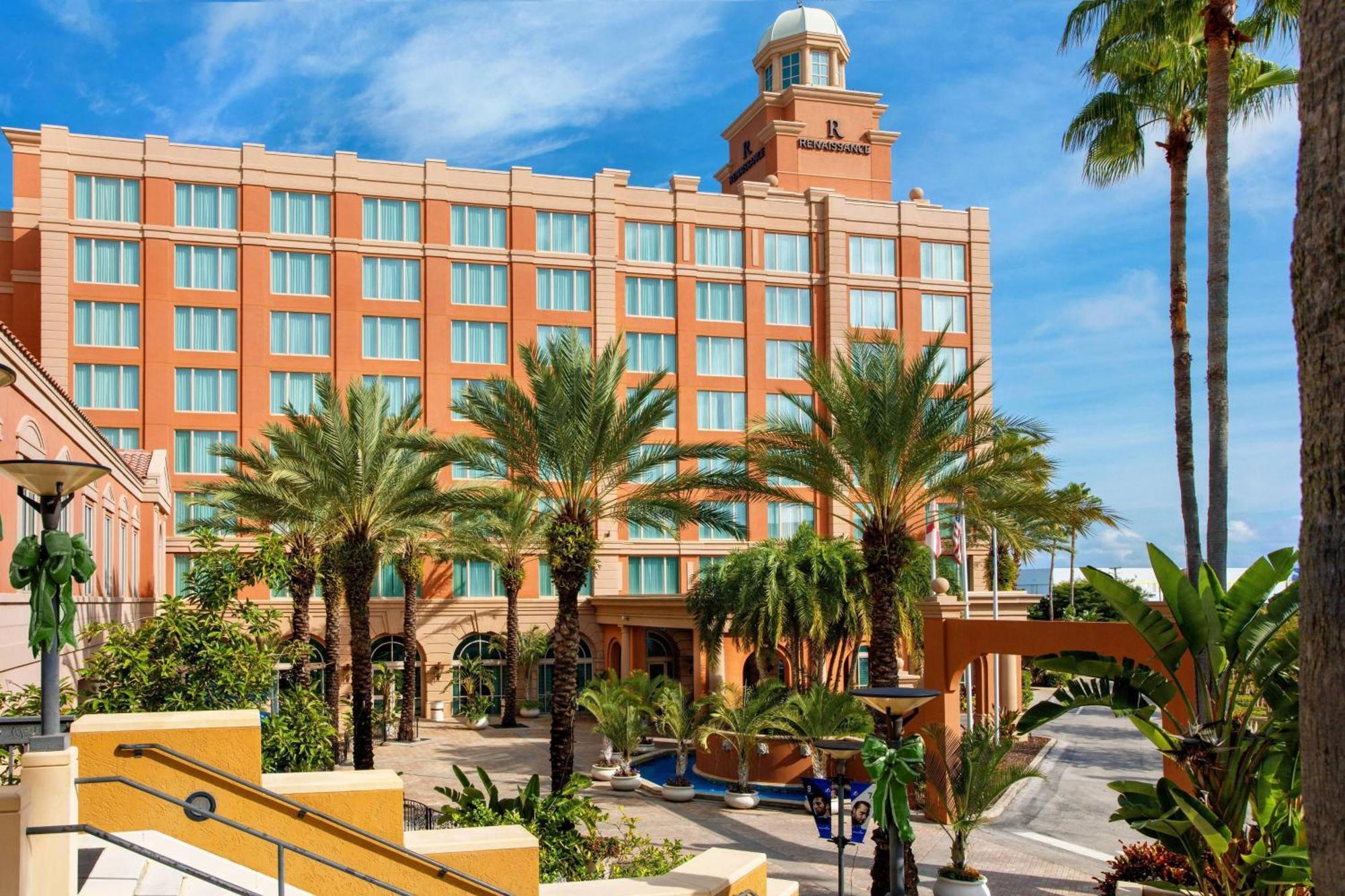 Hotel Renaissance International Plaza