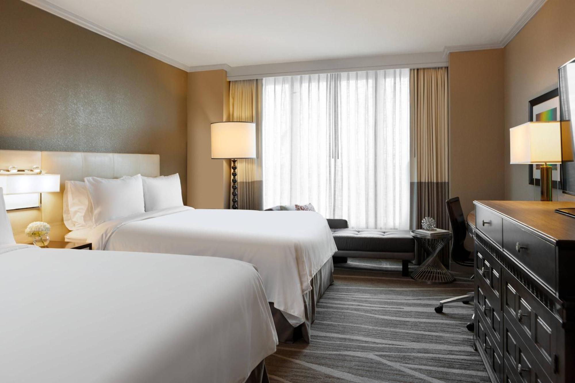 Renaissance International Plaza Hotel 4*