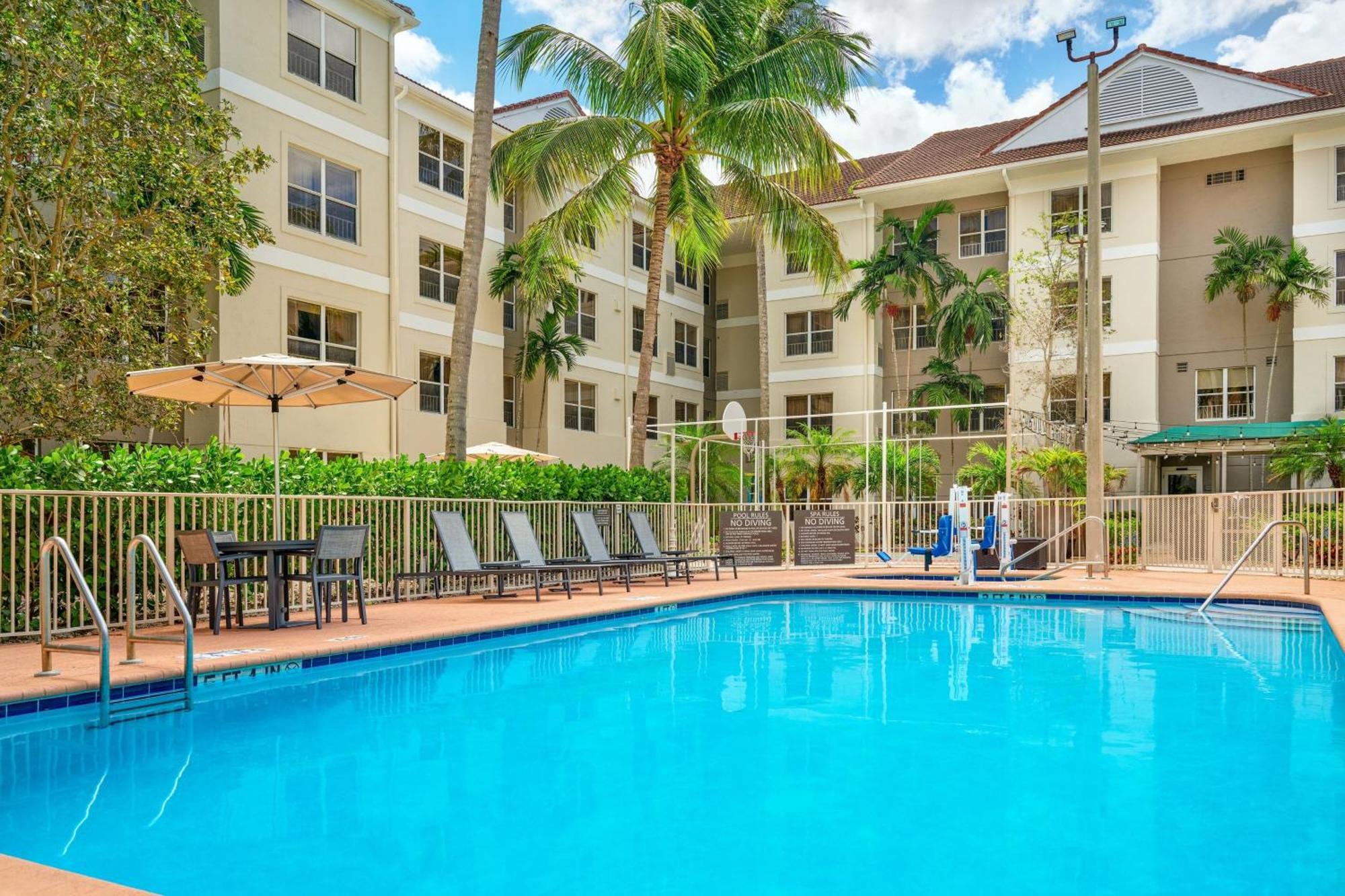 By Marriott Lauderdale Of Hotel 3*