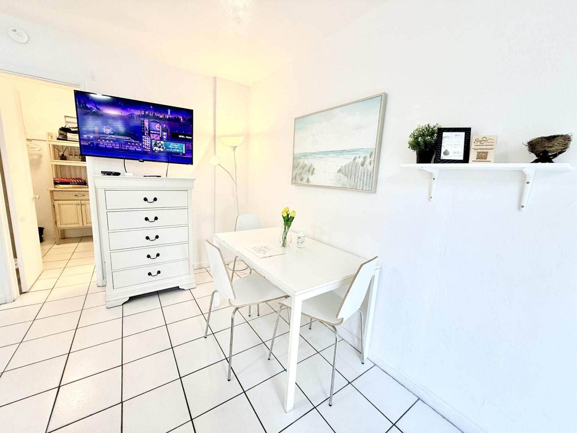 Southwinds By The Gold Nests Hollywood