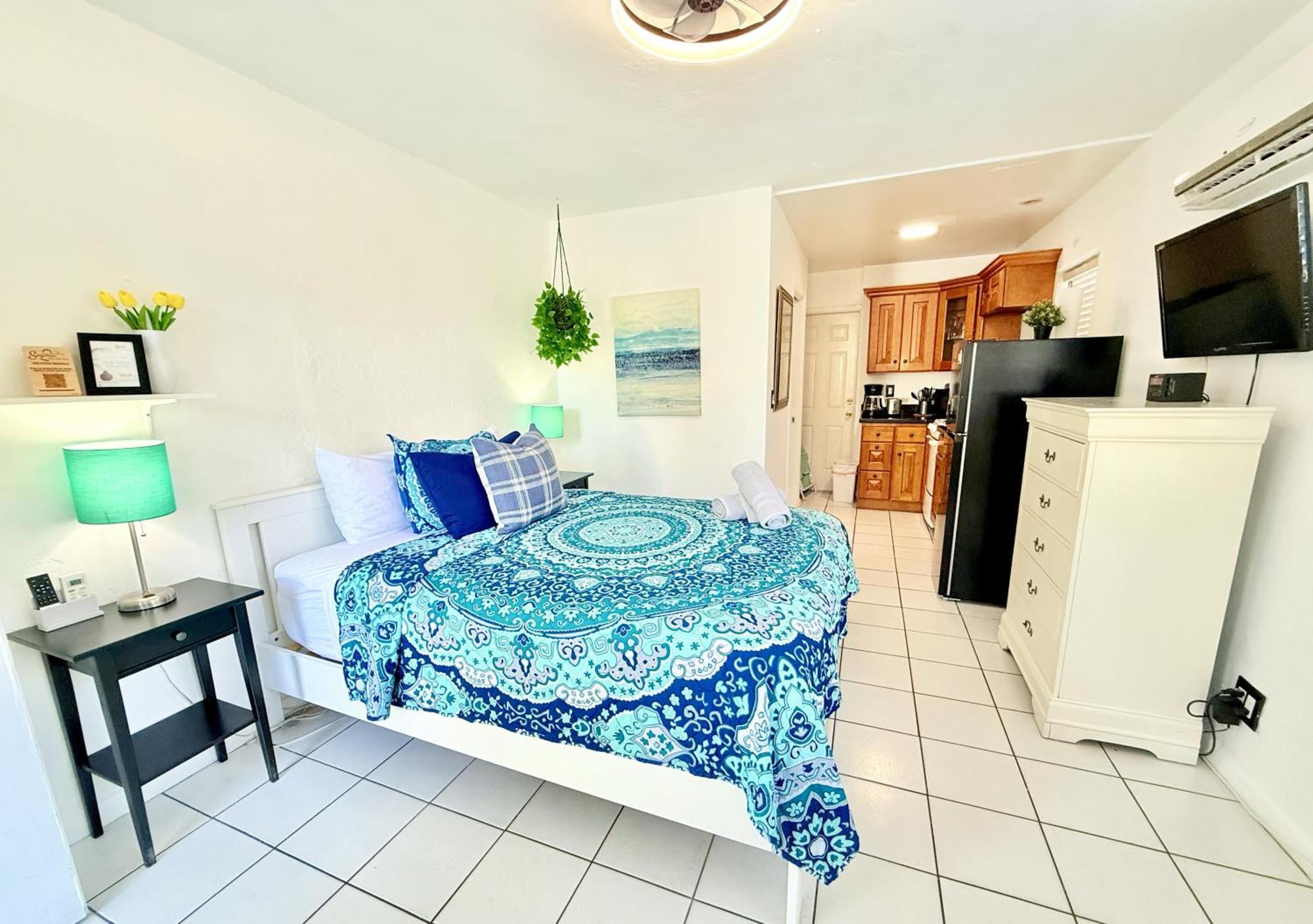 Southwinds By The Gold Nests Hollywood