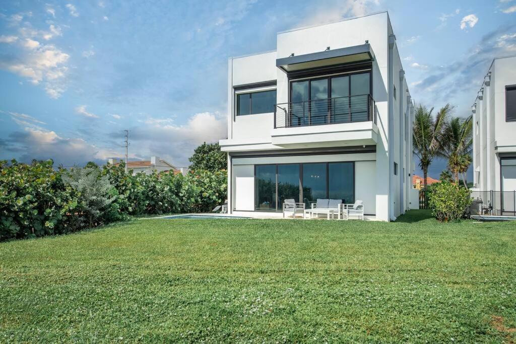 Oceanfront 4-bed Designer With Private Pool Villa *