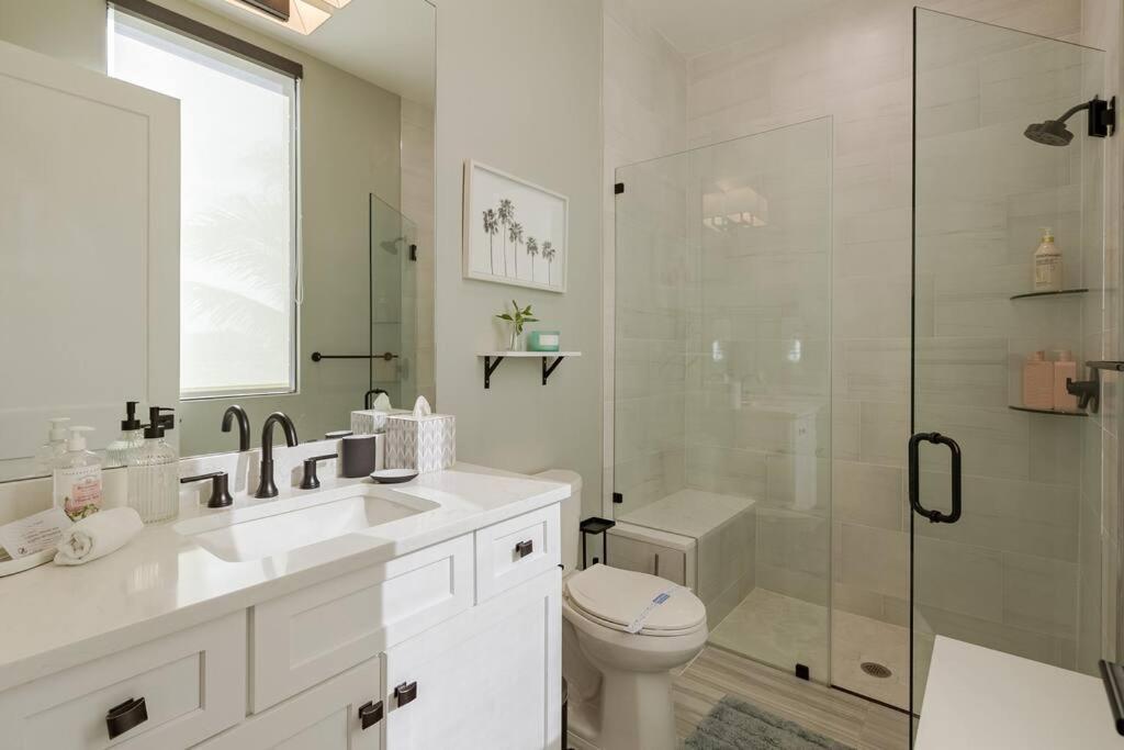Oceanfront 4-bed Designer With Private Pool *