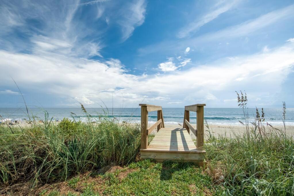 Oceanfront 4-bed Designer With Private Pool