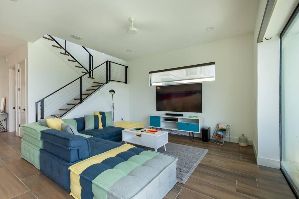 Oceanfront 4-bed Designer With Private Pool Villa *