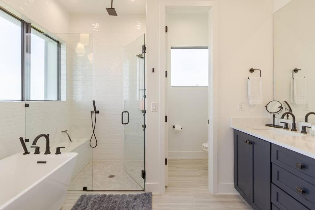 Oceanfront 4-bed Designer With Private Pool *
