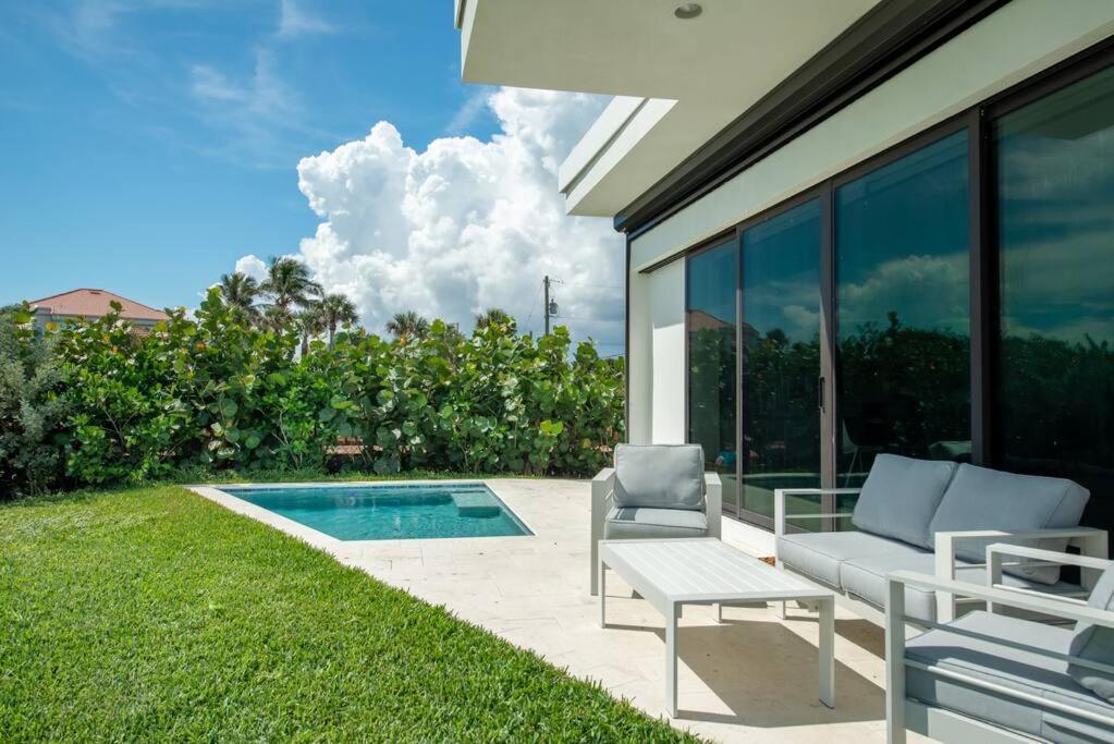 Oceanfront 4-bed Designer With Private Pool