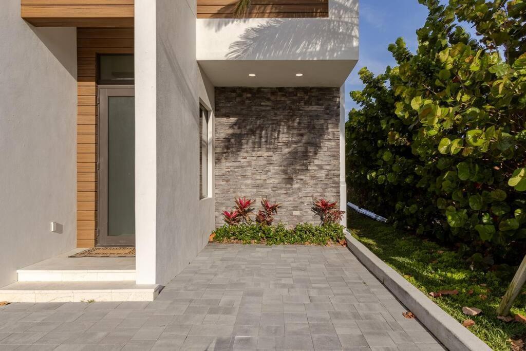 Oceanfront 4-bed Designer With Private Pool Villa