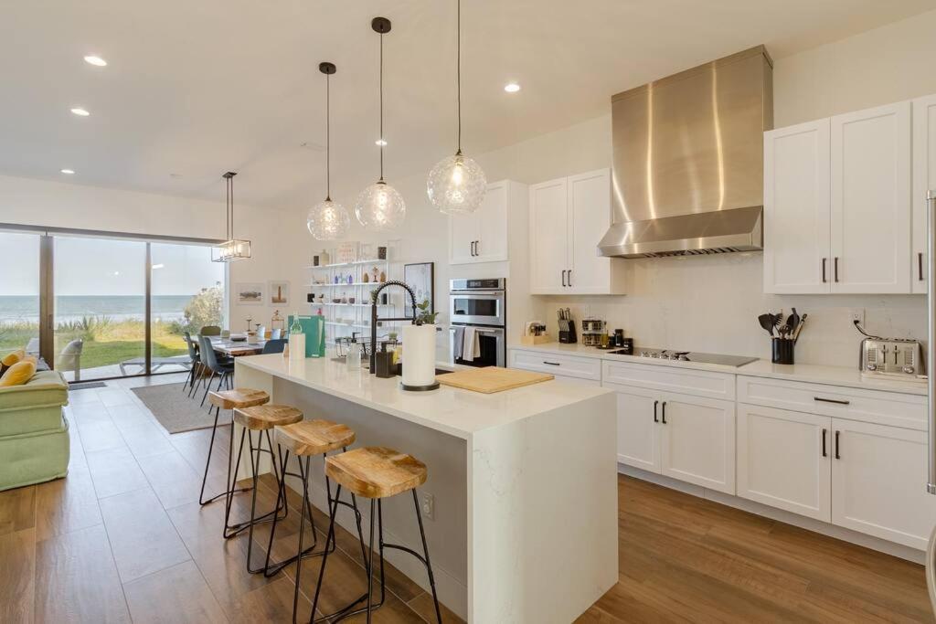 Oceanfront 4-bed Designer With Private Pool