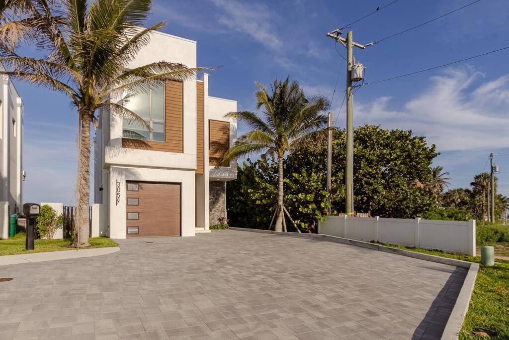 Oceanfront 4-bed Designer With Private Pool Villa *