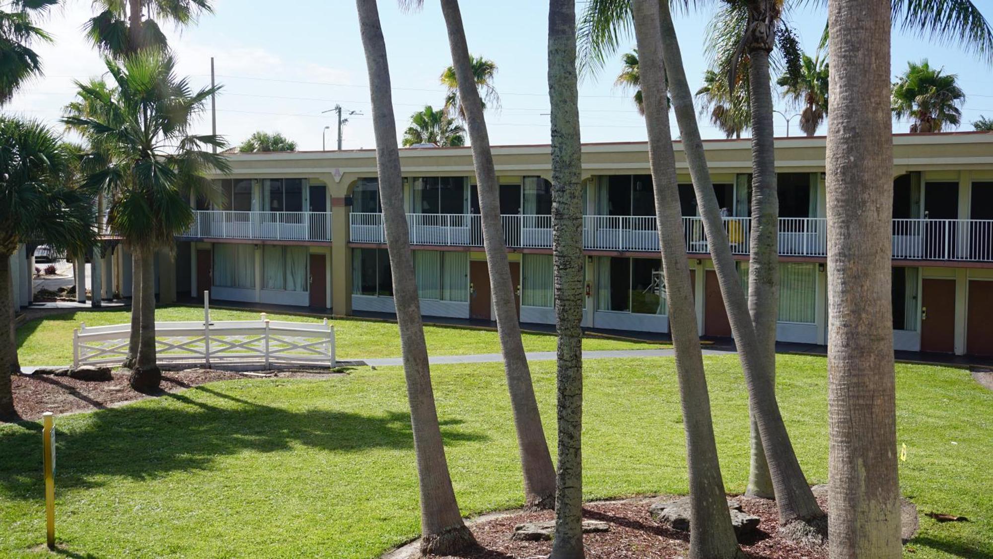 Lodge Island Of Space Coast *