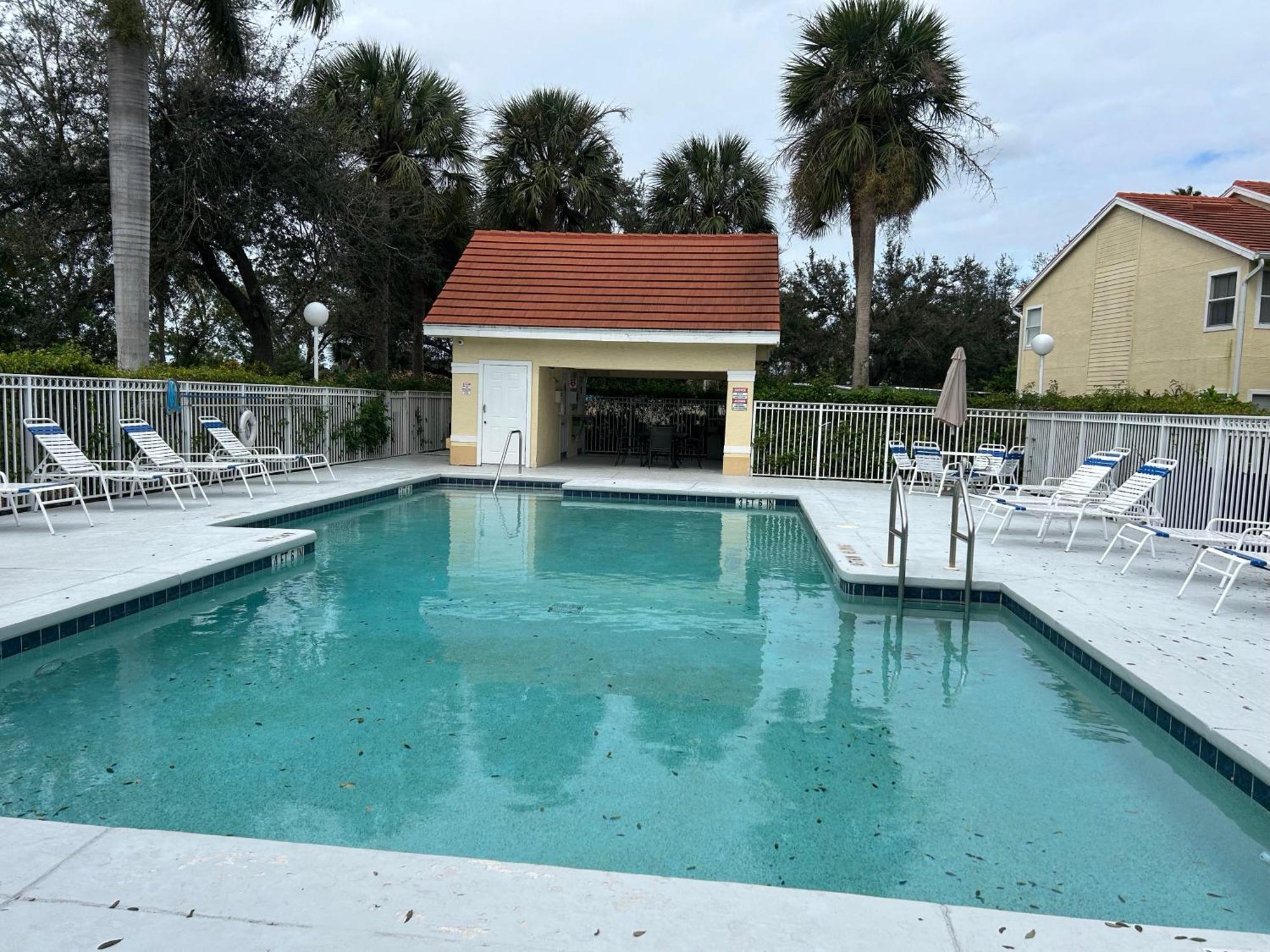 Beautiful Two Master Bedroom In Myers, Venetian Palms *