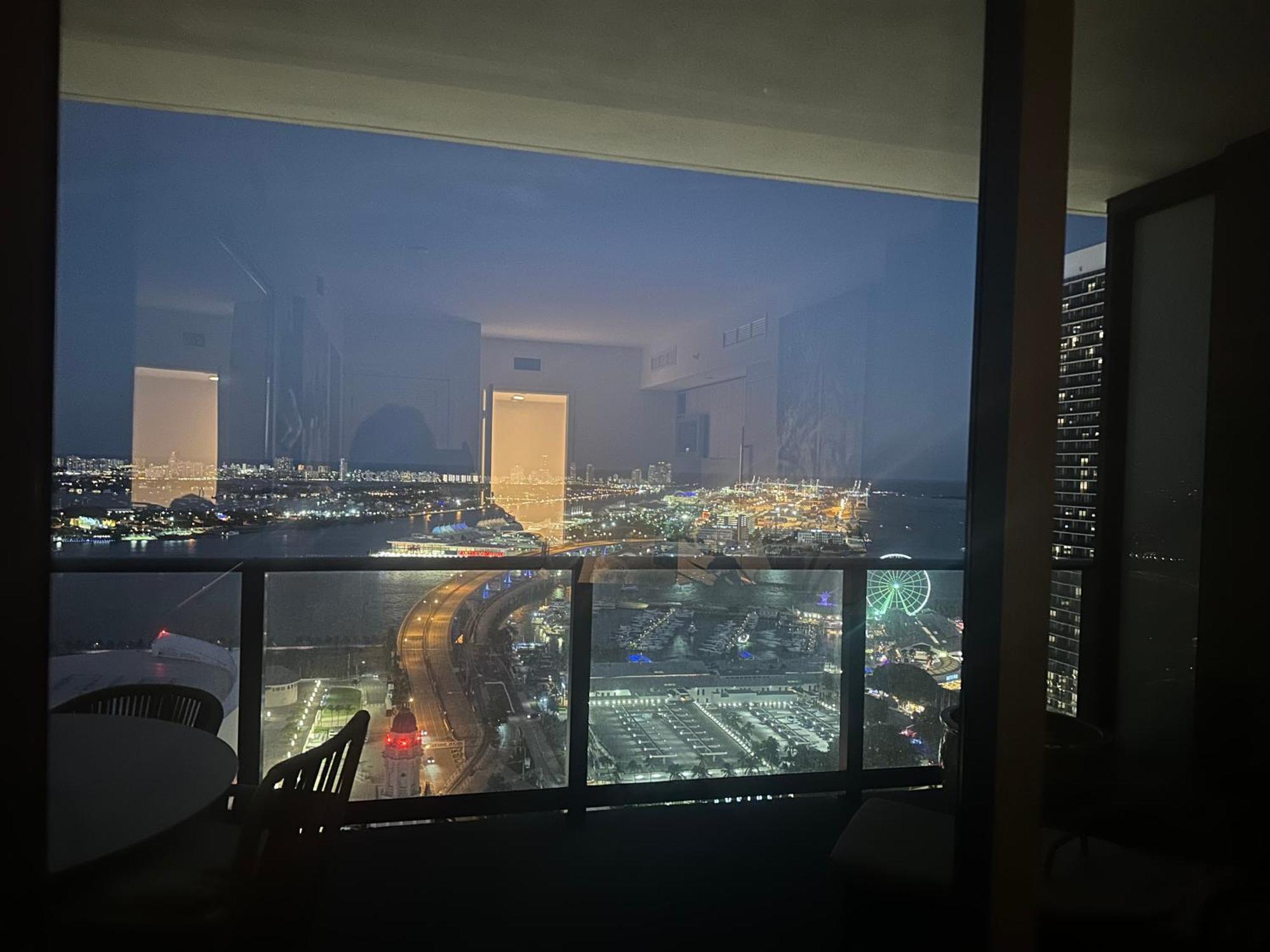 Glamorous Gale Ocean View Balcony & Apartment Miami