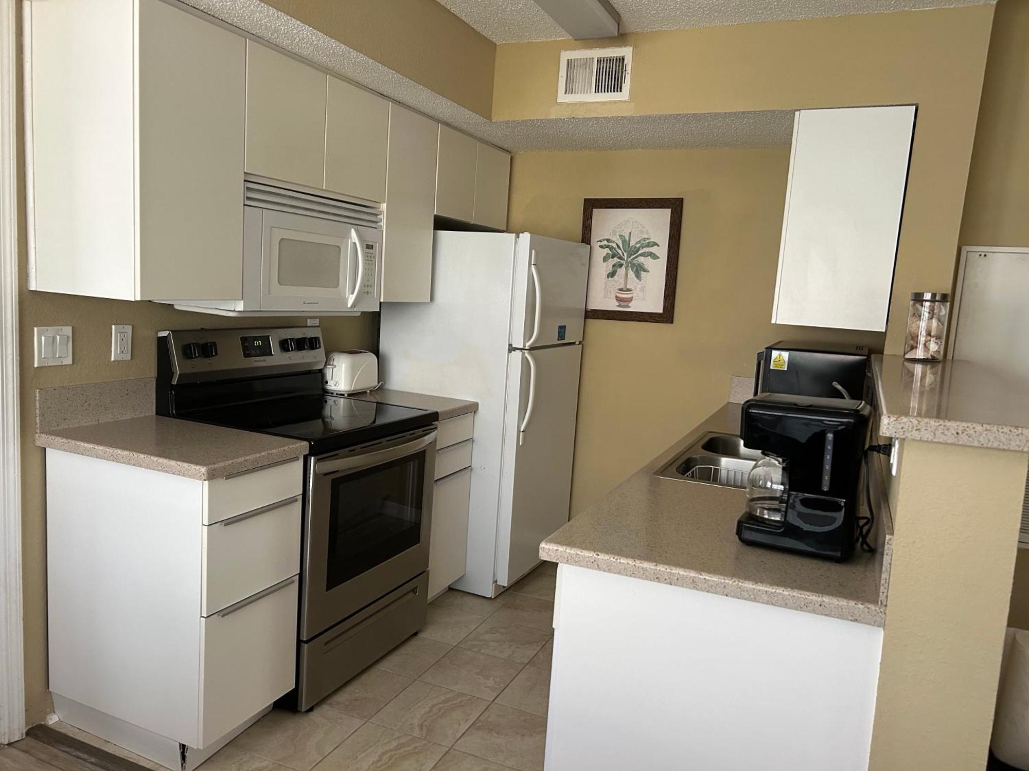 Beautiful Two Master Bedroom In Myers, Venetian Palms