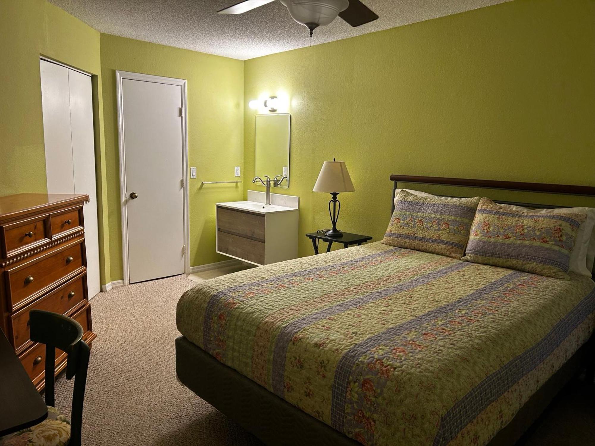 Beautiful Two Master Bedroom In Myers, Venetian Palms Fort Myers