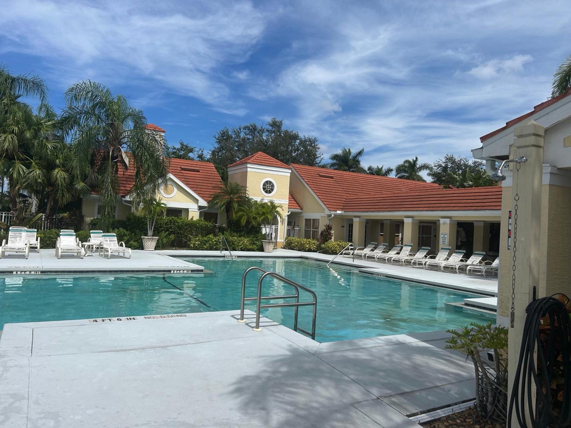 Beautiful Two Master Bedroom In Myers, Venetian Palms Apartment