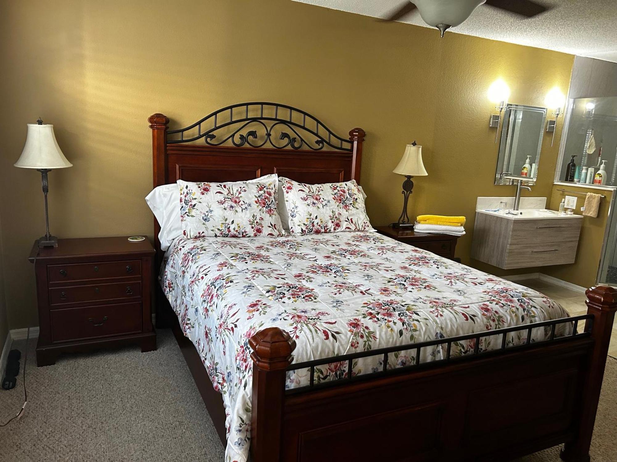 Beautiful Two Master Bedroom In Myers, Venetian Palms * Fort Myers