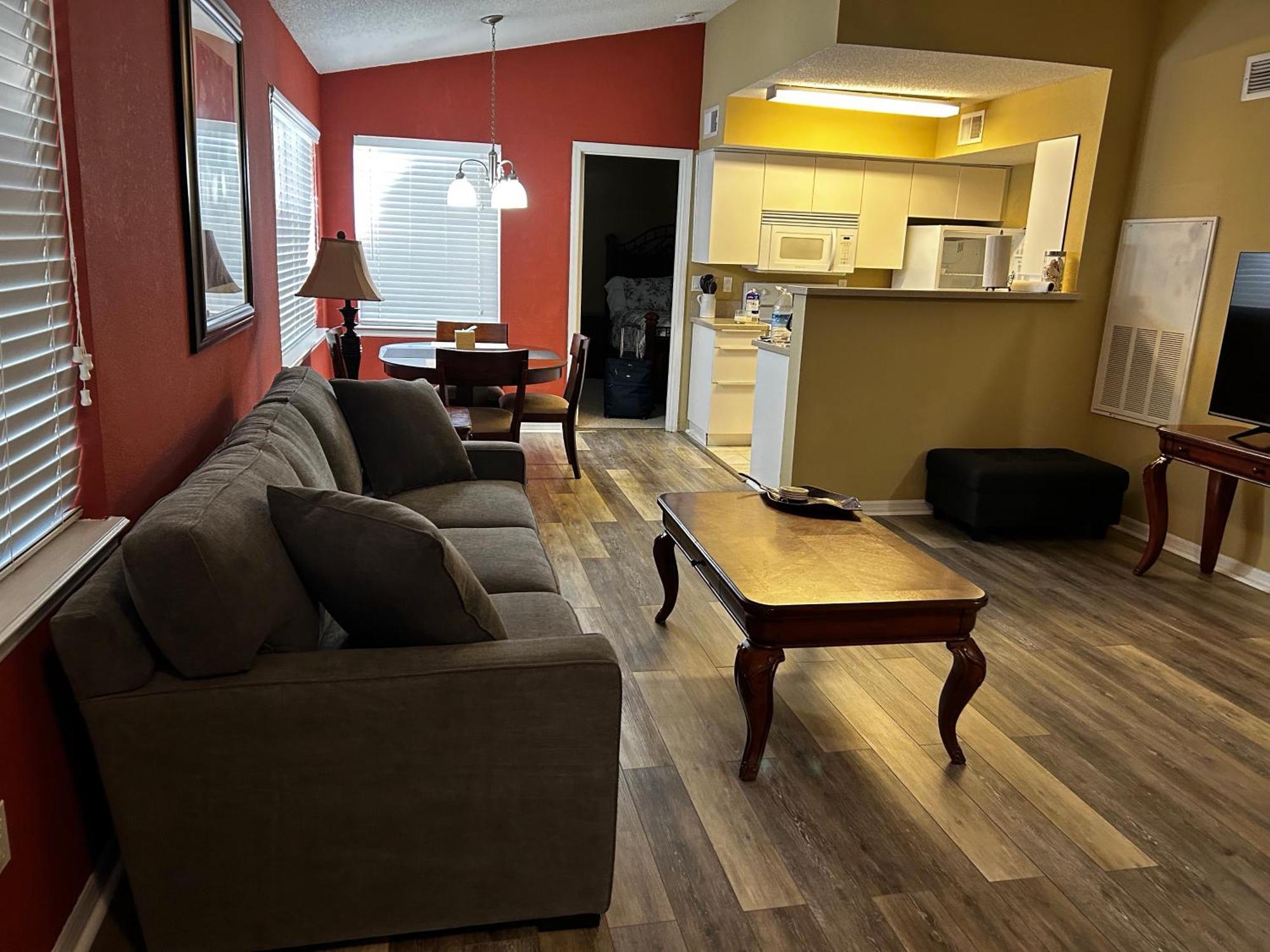 Beautiful Two Master Bedroom In Myers, Venetian Palms Apartment *