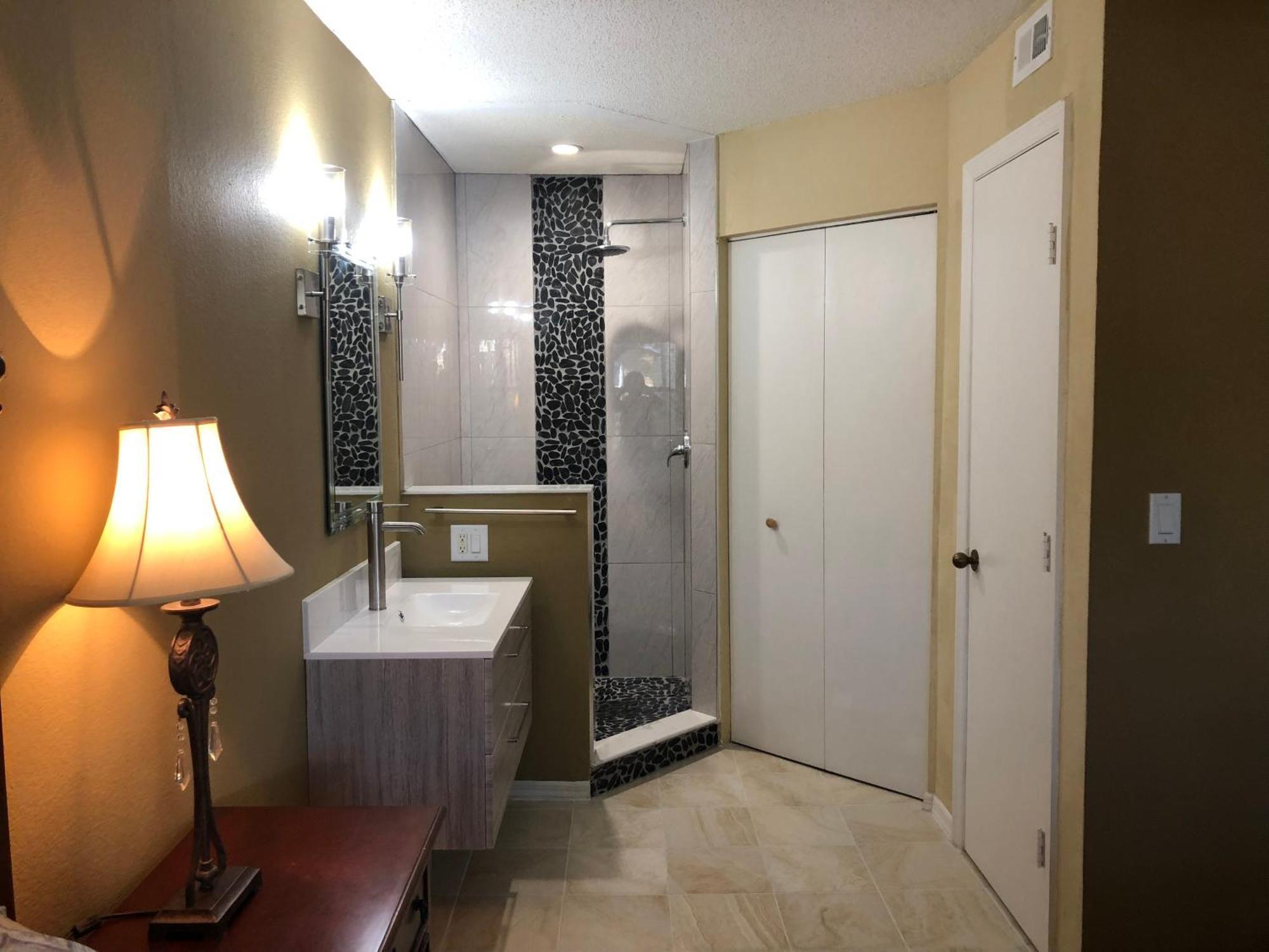 Apartment Beautiful Two Master Bedroom In Myers, Venetian Palms *