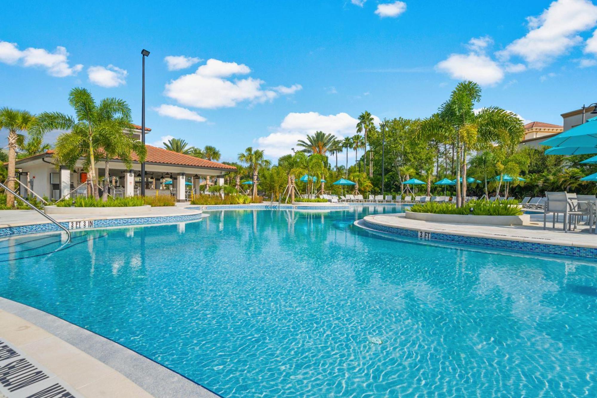 Newly Renovated Lakeview Vista Cay Apartment