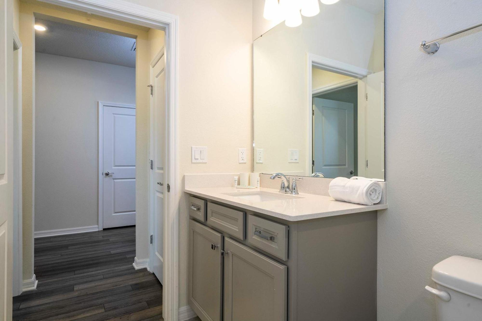 Luxury 5bd Close To With Pool At Windsor Cay 1285