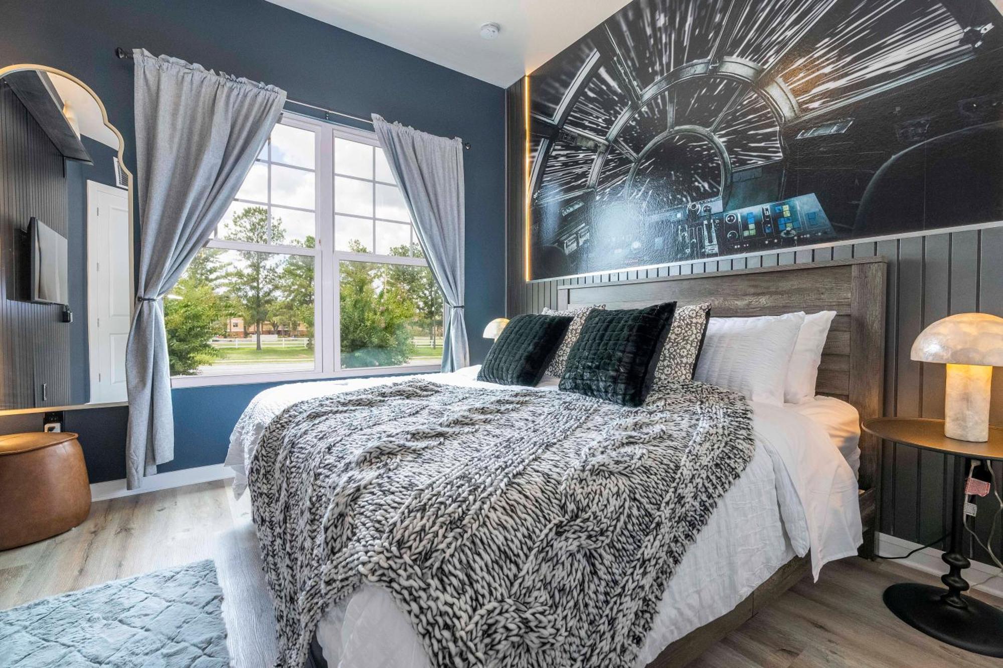 A Galaxy's Edge Experience Awaits 5 Min To Resort Four Corners
