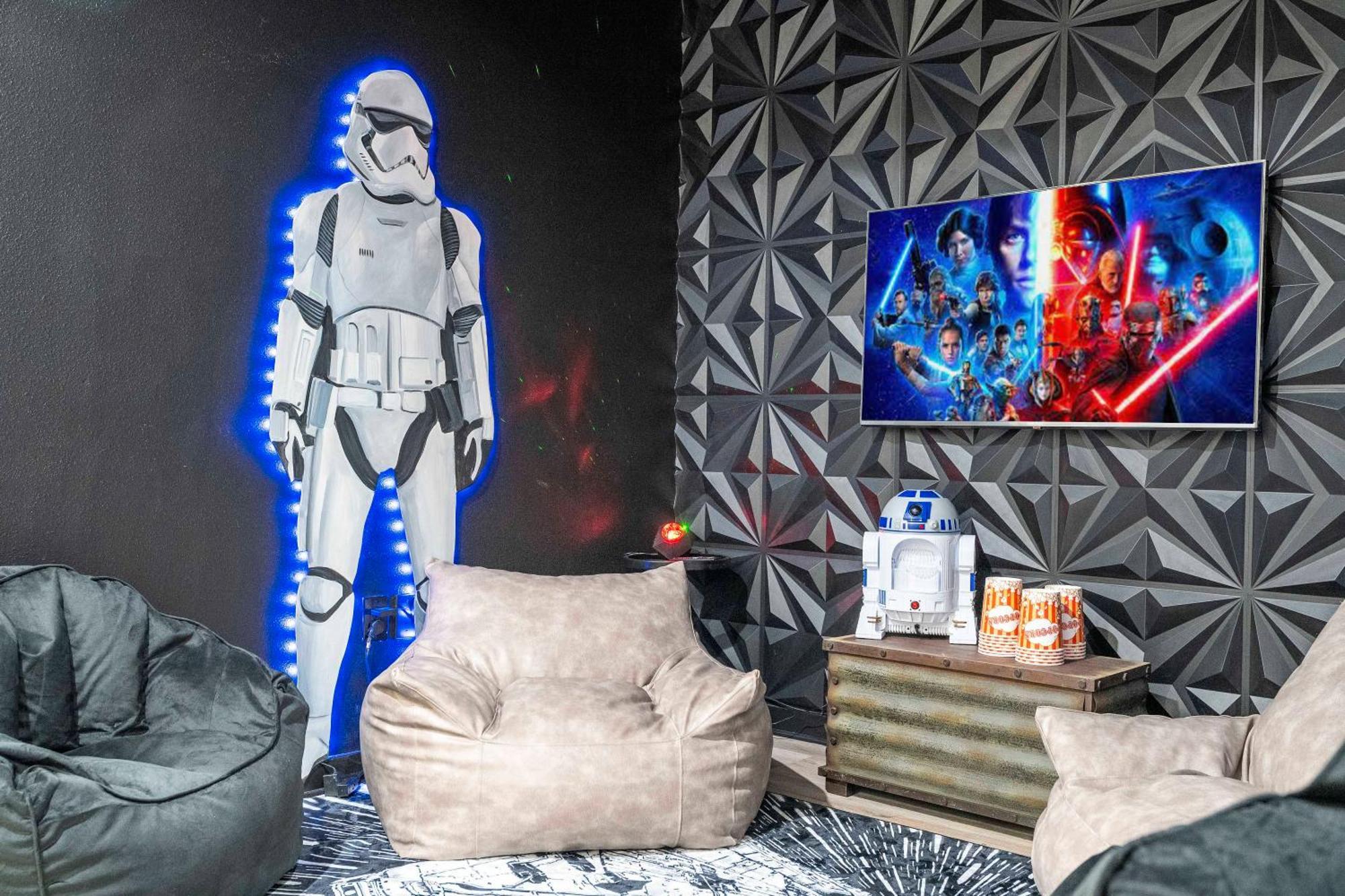 A Galaxy's Edge Experience Awaits 5 Min To *