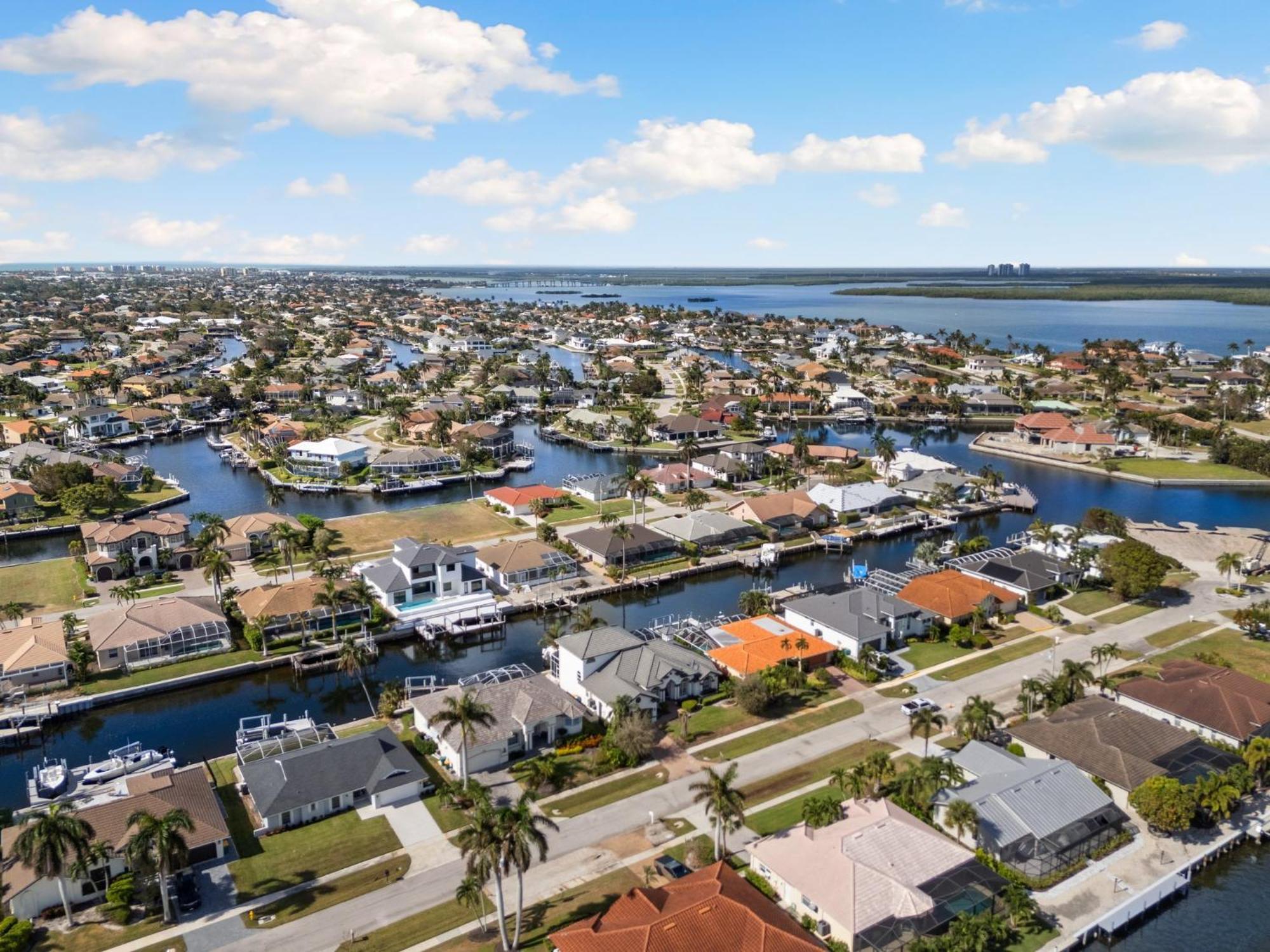 Holiday home Unique 5 Bed Waterfront Woodbine Ct With Private Pool