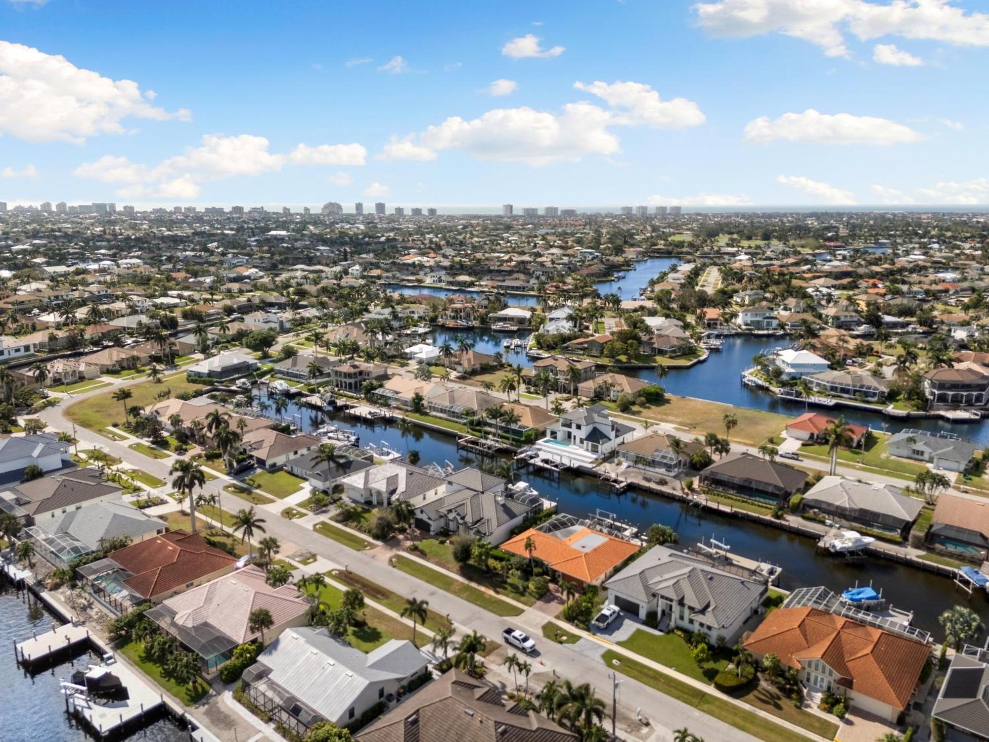 Unique 5 Bed Waterfront Woodbine Ct With Private Pool Holiday home Marco Island