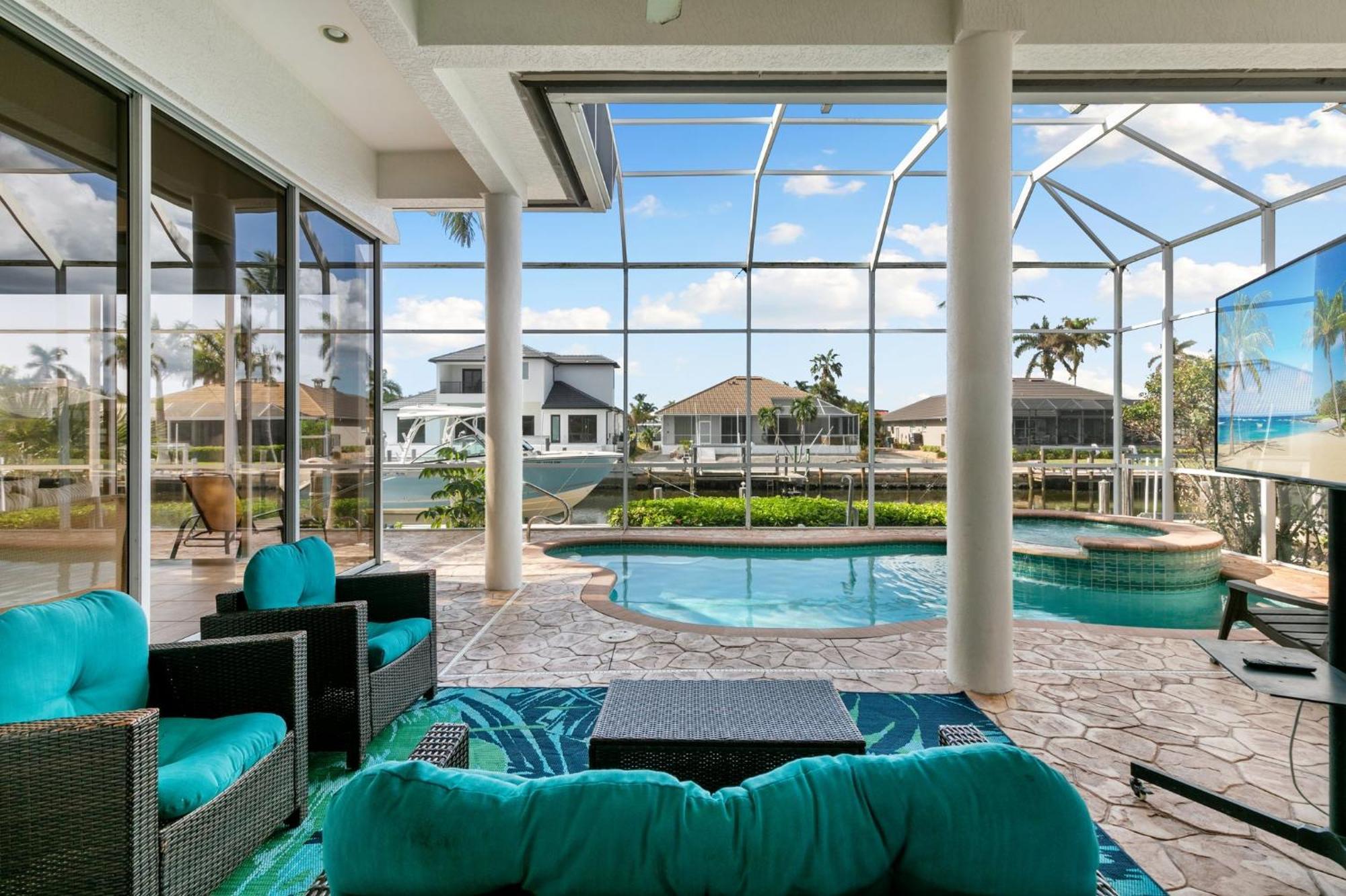 Unique 5 Bed Waterfront Woodbine Ct With Private Pool Holiday home *