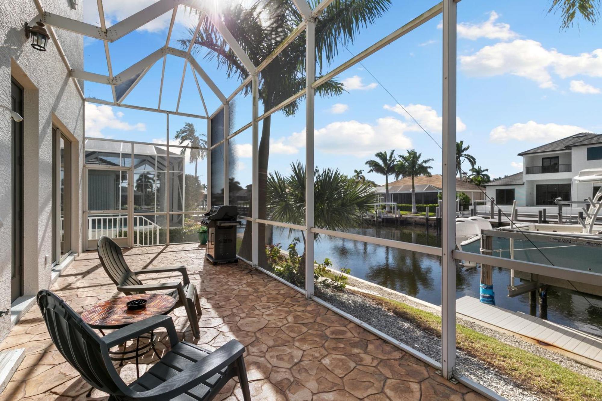 Holiday home Unique 5 Bed Waterfront Woodbine Ct With Private Pool *