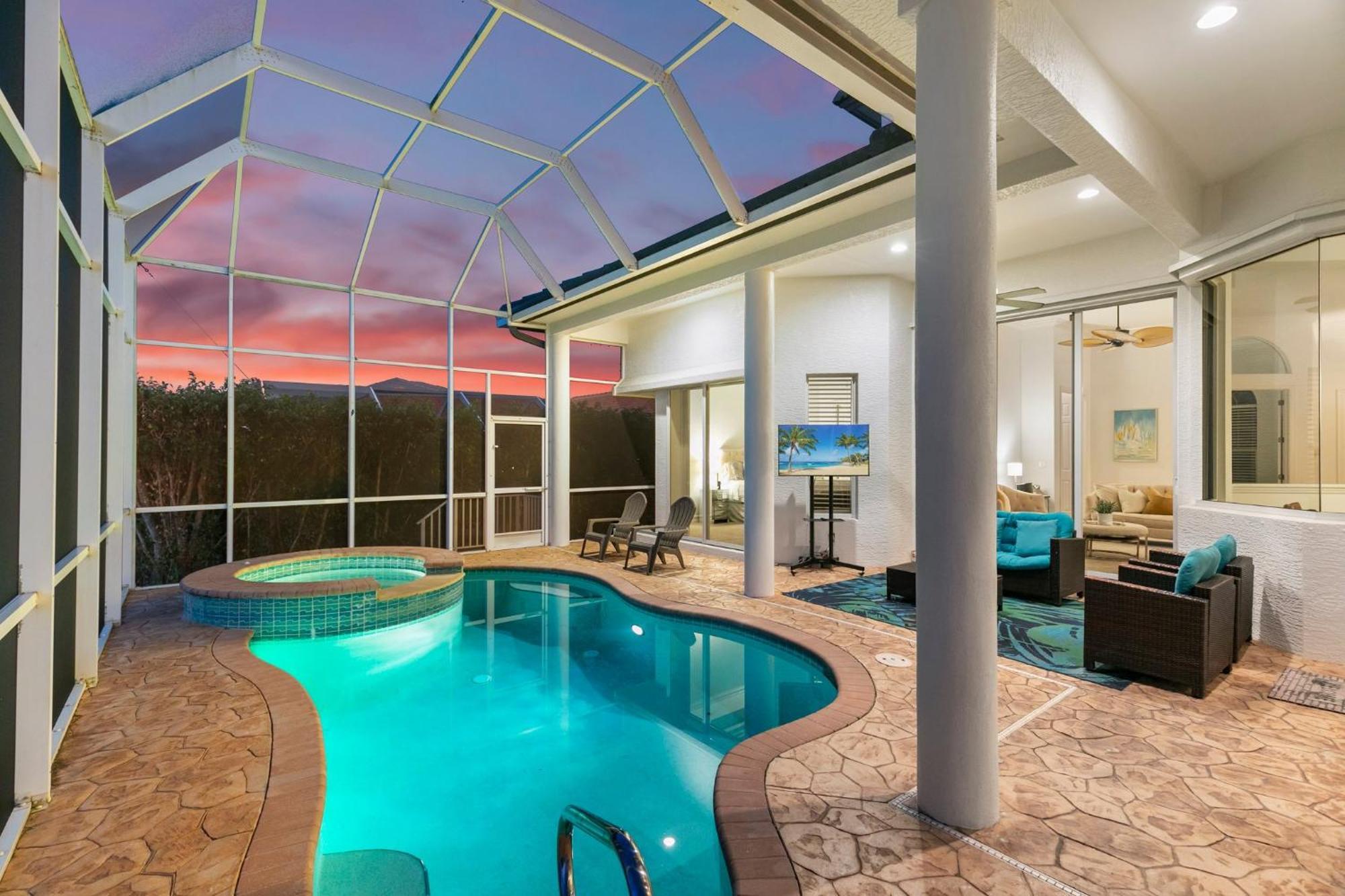 Unique 5 Bed Waterfront Woodbine Ct With Private Pool *