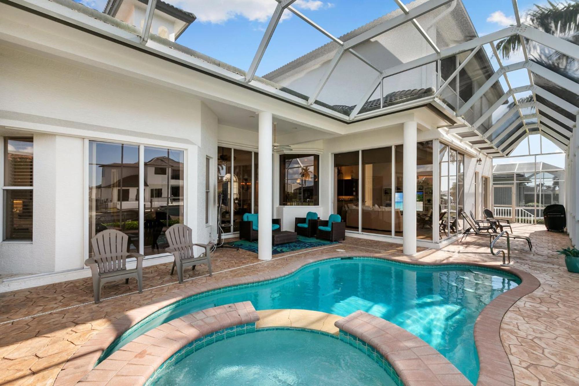 Unique 5 Bed Waterfront Woodbine Ct With Private Pool Holiday home *